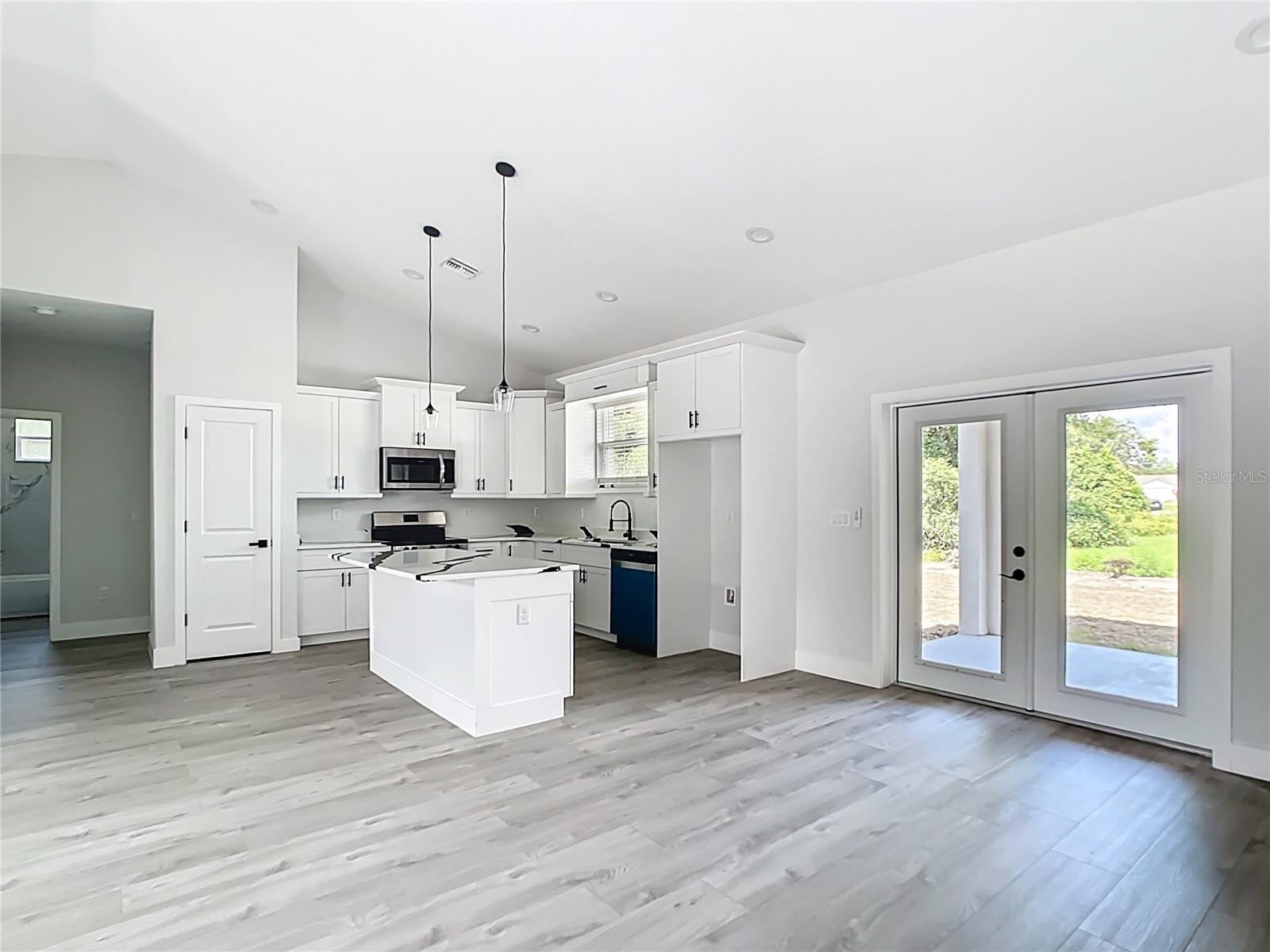 MARION OAKS - Residential