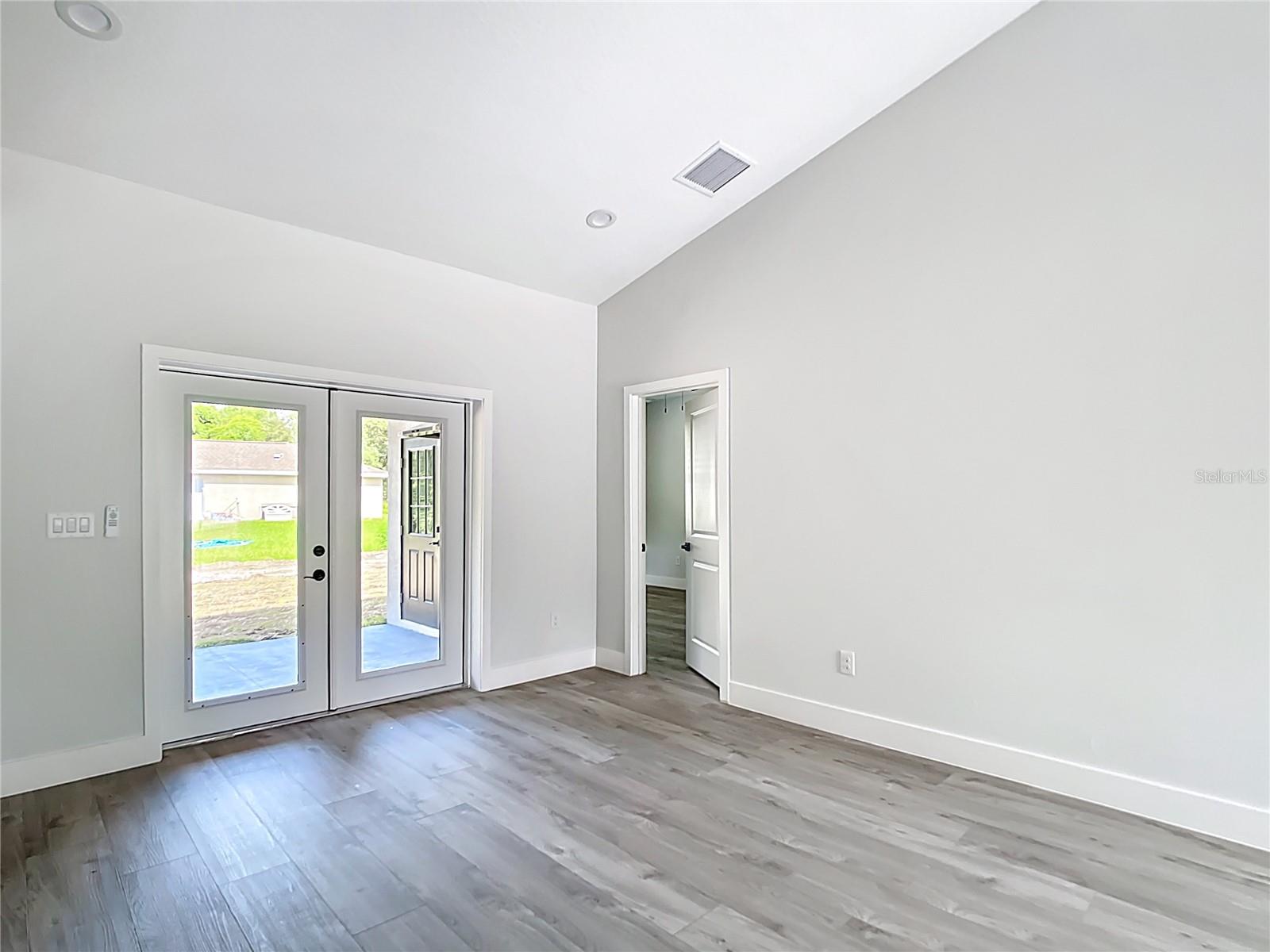 MARION OAKS - Residential