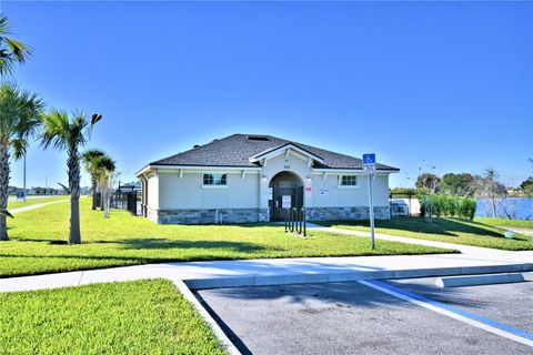 A home in WINTER HAVEN