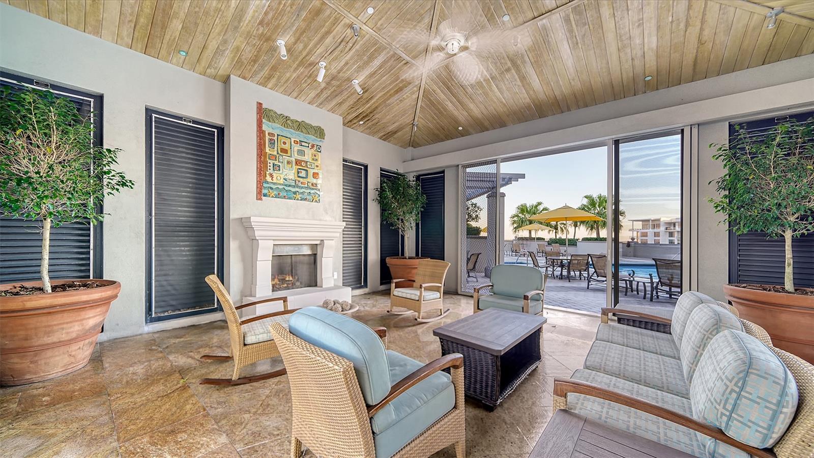 PLAZA AT 05 POINTS RESIDENCES - Residential