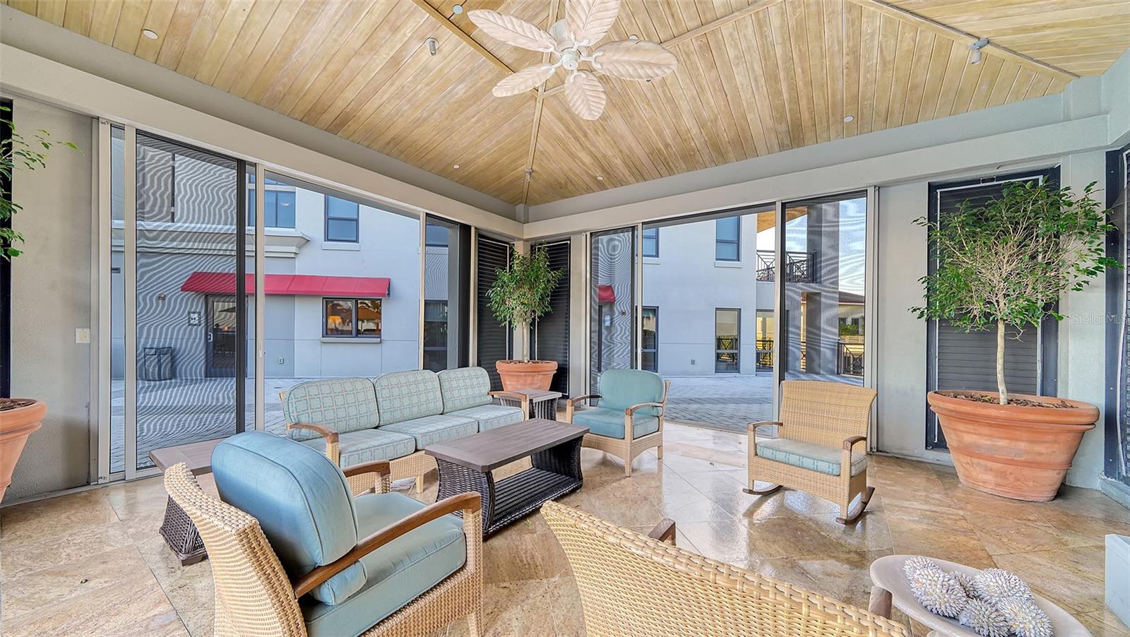 PLAZA AT 05 POINTS RESIDENCES - Residential