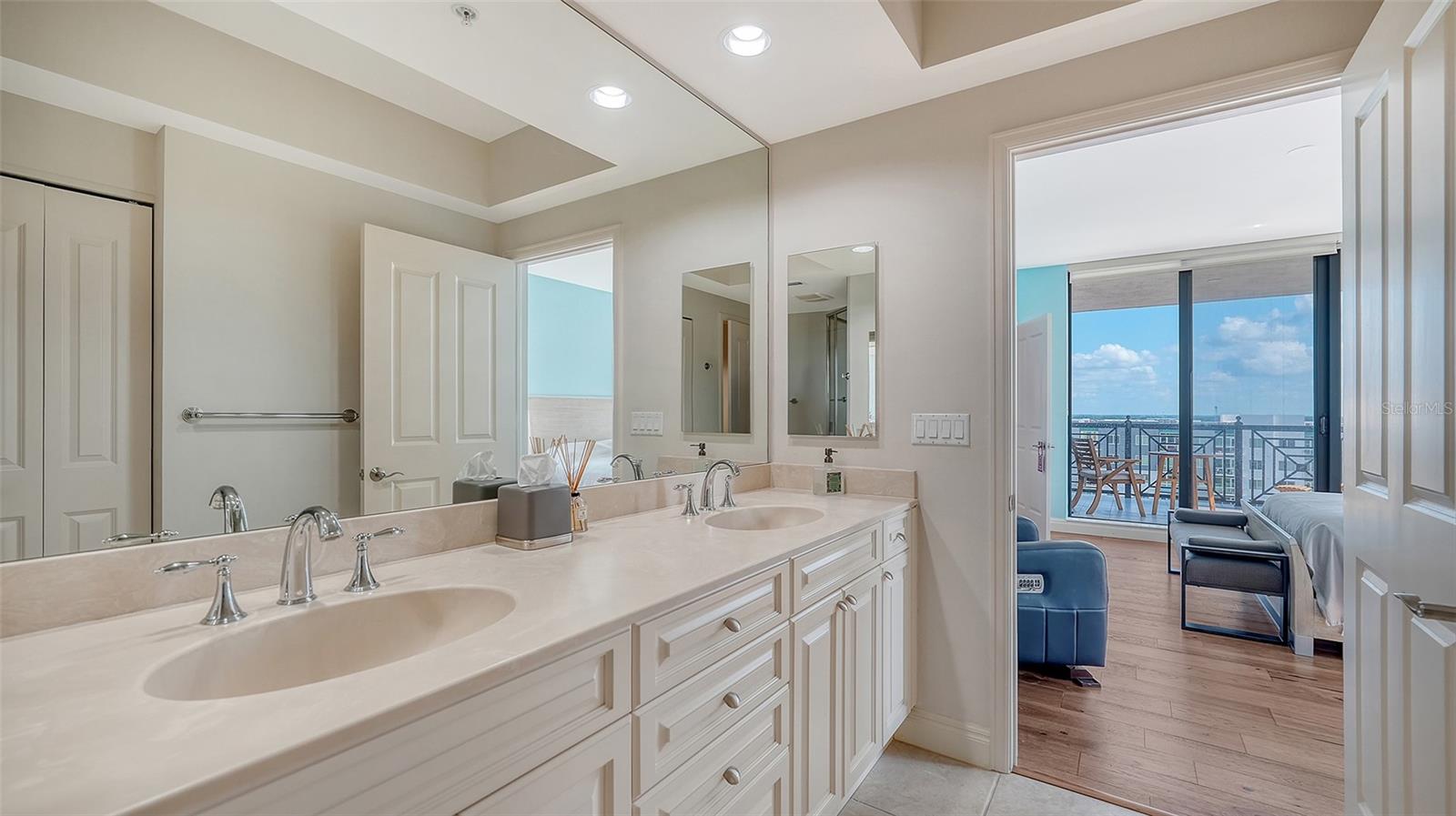 PLAZA AT 05 POINTS RESIDENCES - Residential