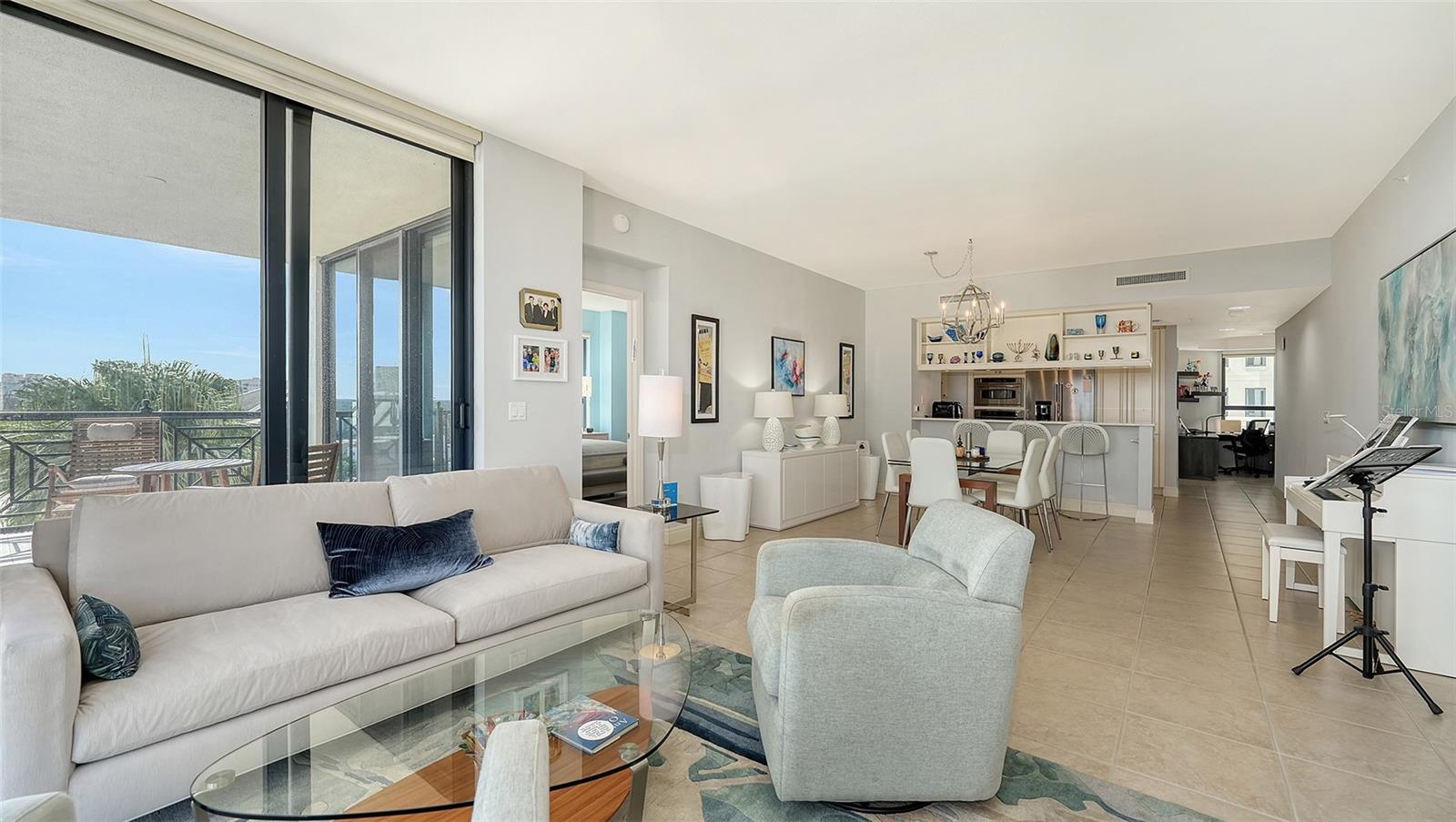 PLAZA AT 05 POINTS RESIDENCES - Residential