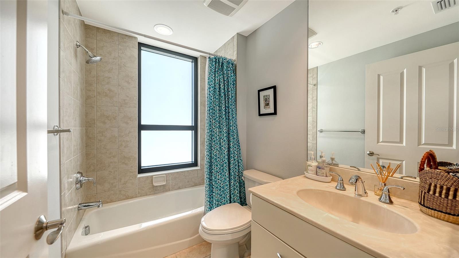 PLAZA AT 05 POINTS RESIDENCES - Residential