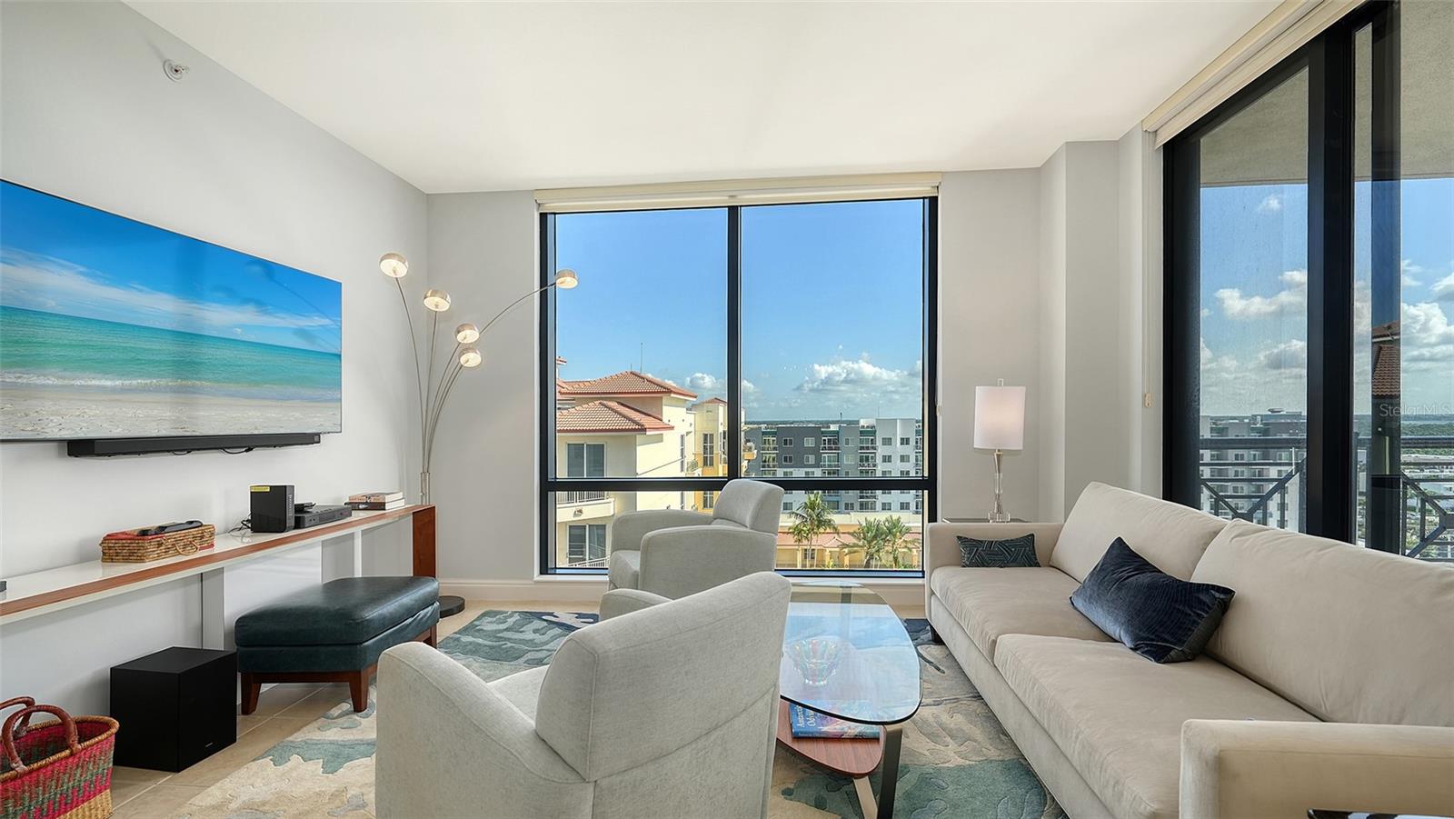 PLAZA AT 05 POINTS RESIDENCES - Residential