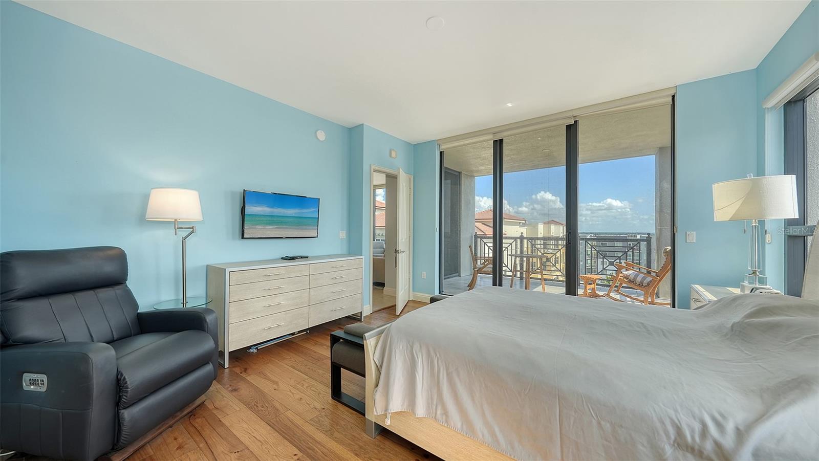 PLAZA AT 05 POINTS RESIDENCES - Residential