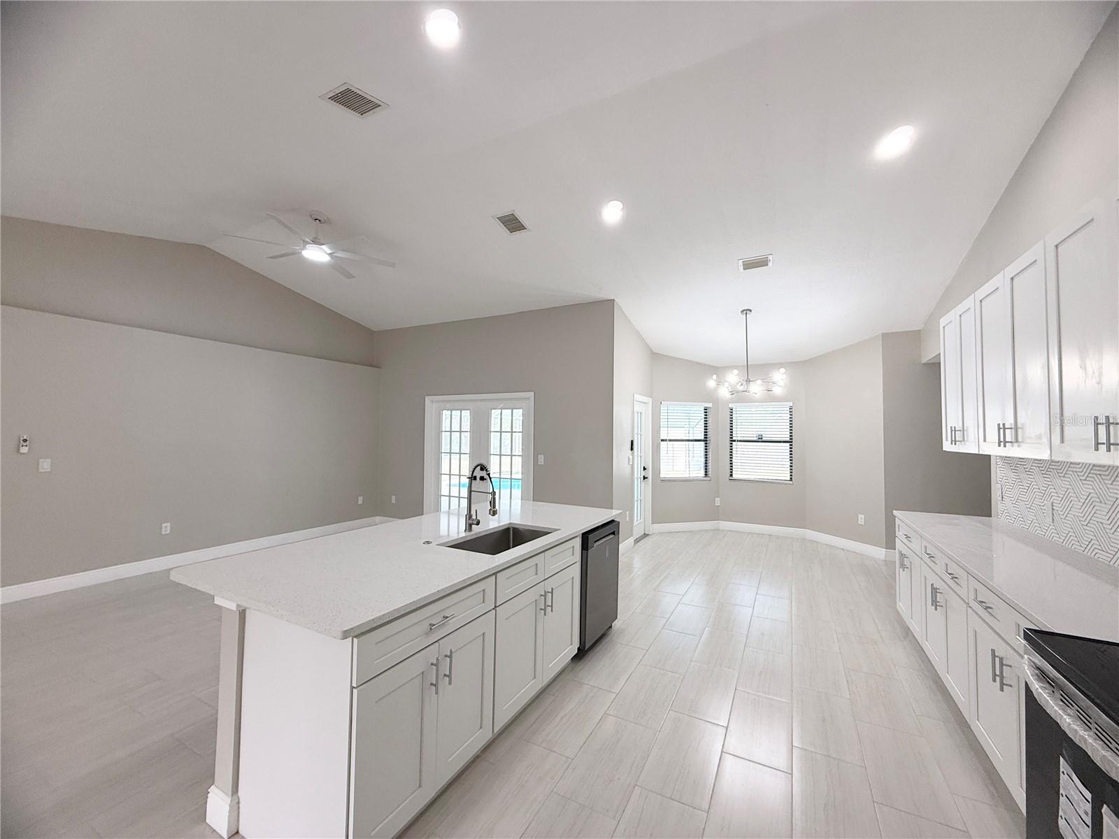 COUNTRY SIDE MANOR - Residential