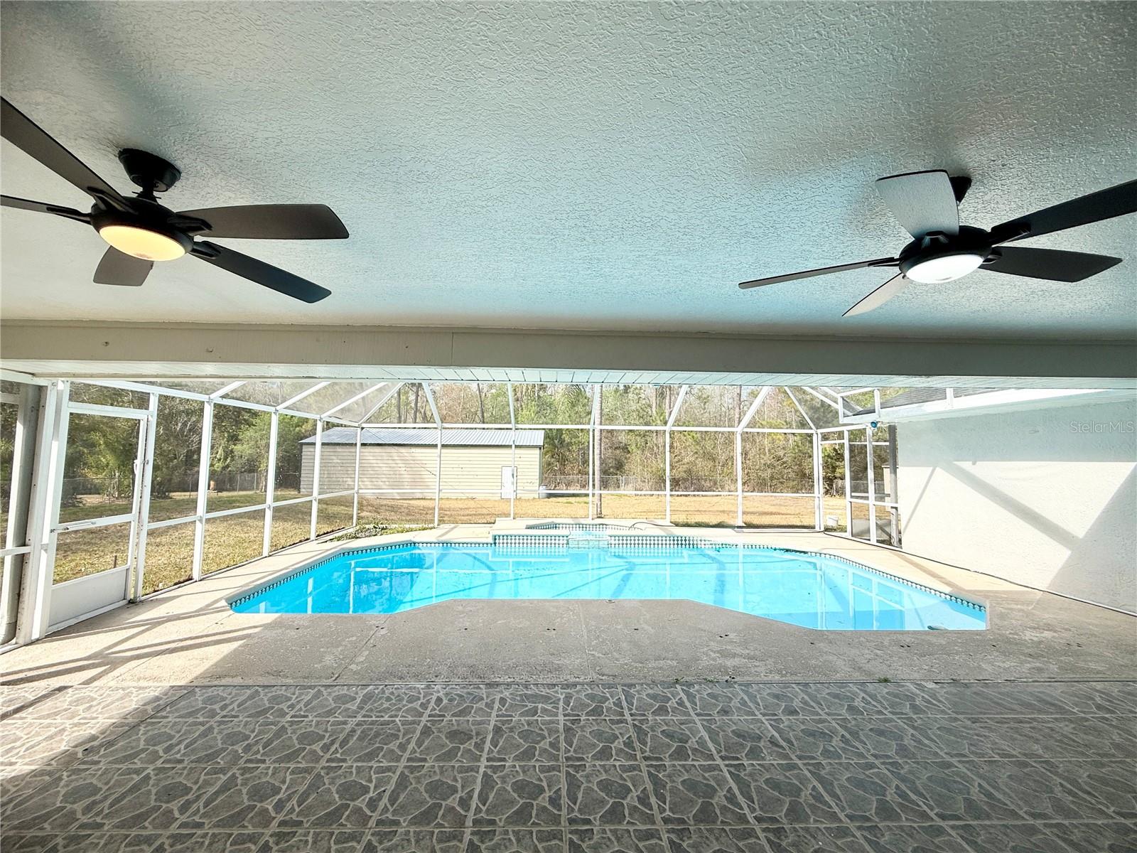 COUNTRY SIDE MANOR - Residential