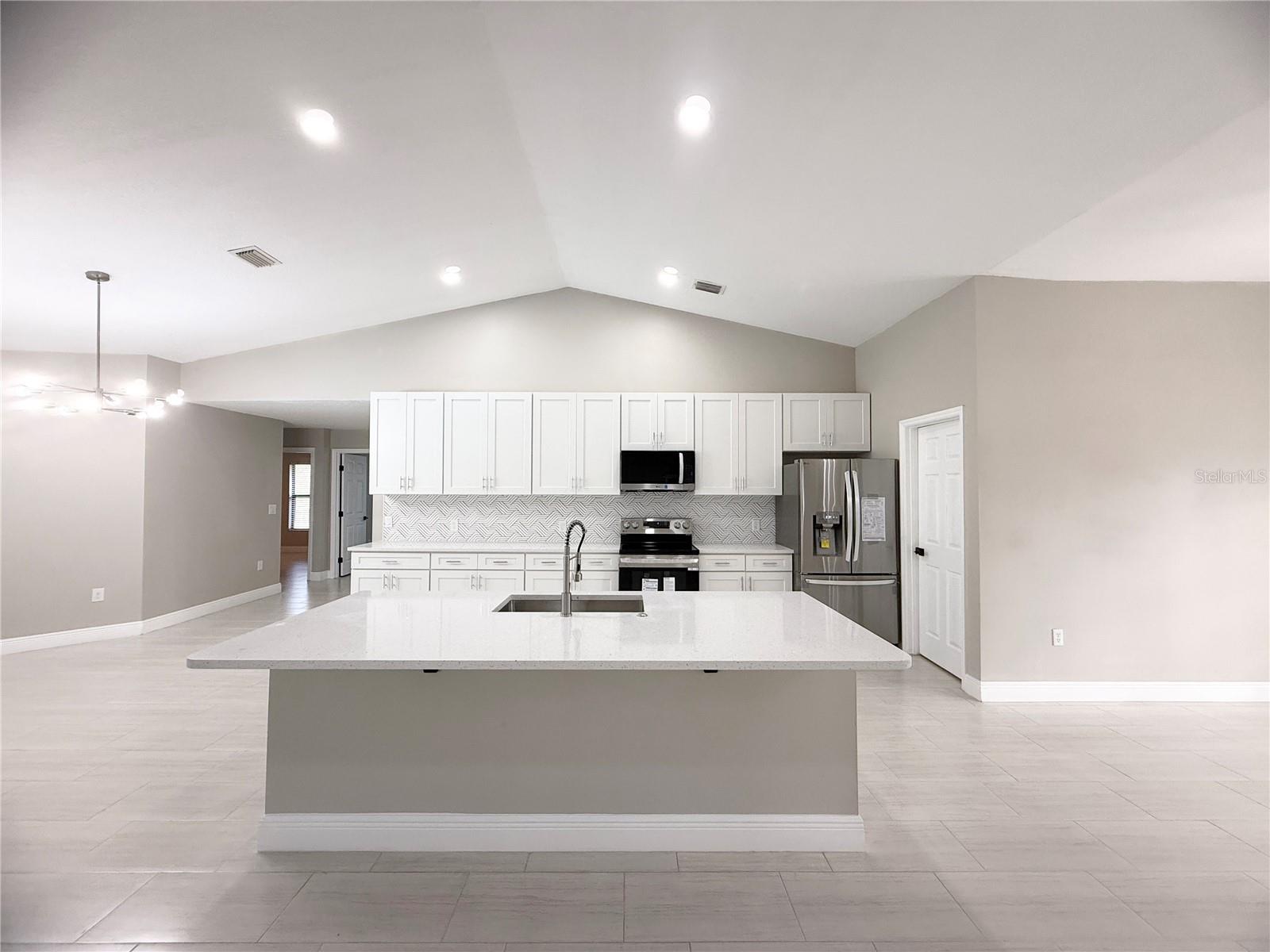 COUNTRY SIDE MANOR - Residential