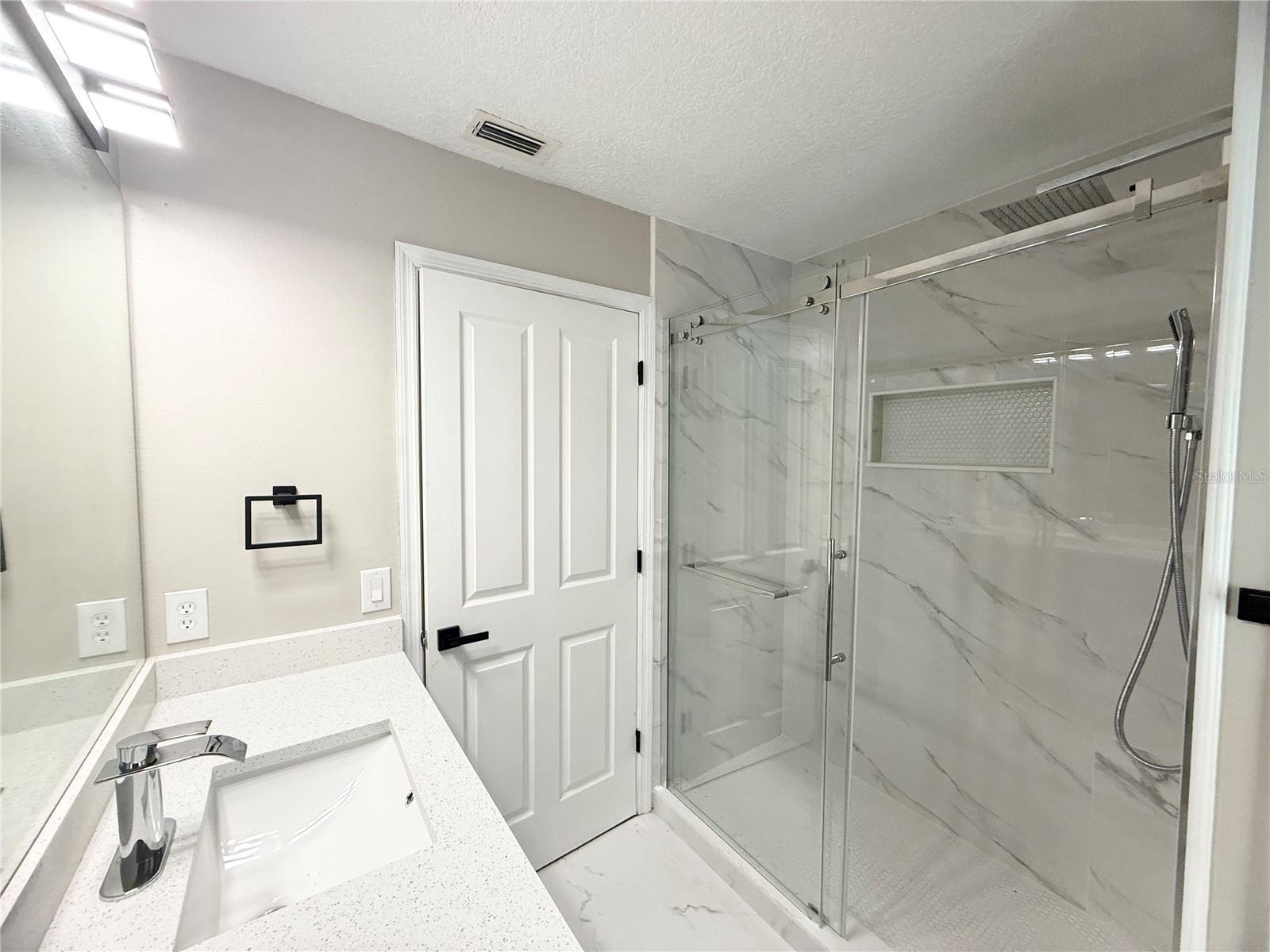 COUNTRY SIDE MANOR - Residential