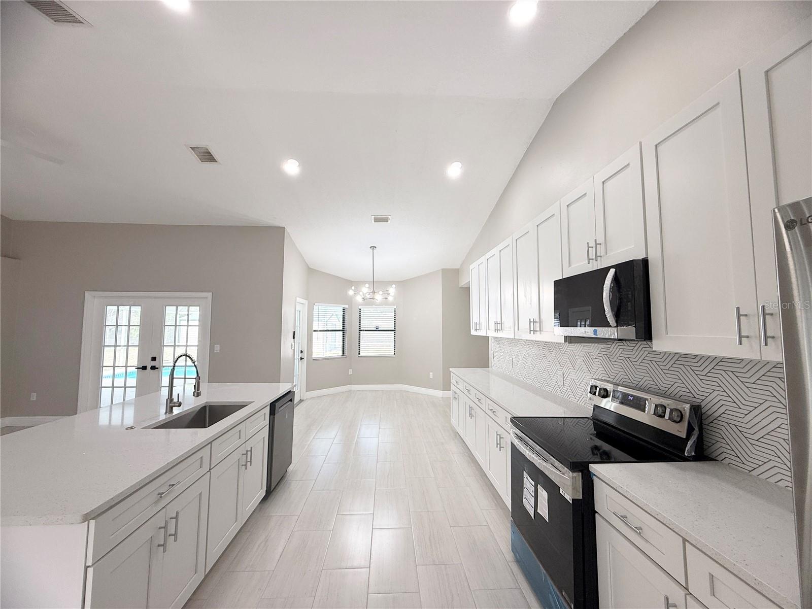 COUNTRY SIDE MANOR - Residential