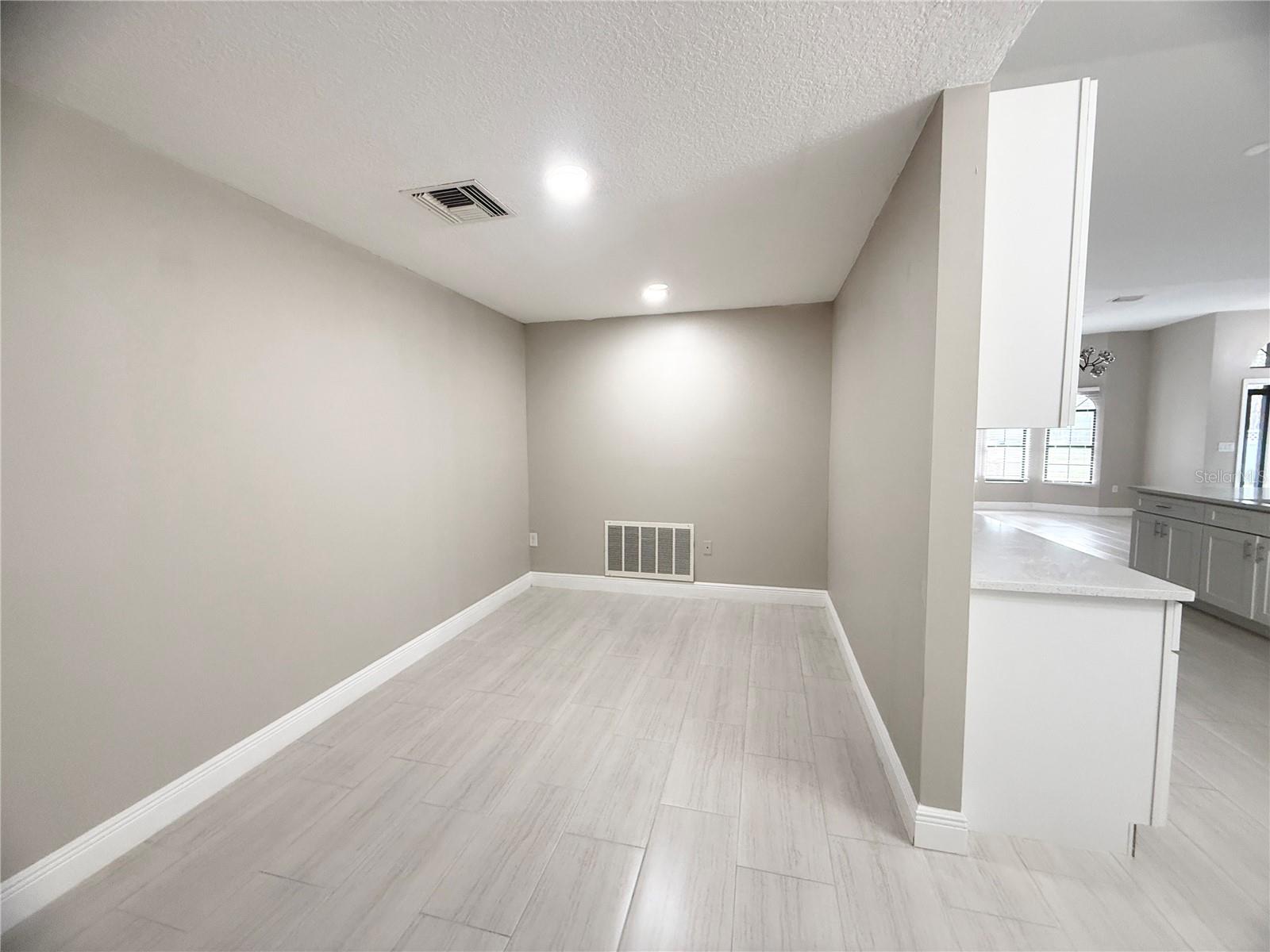 COUNTRY SIDE MANOR - Residential