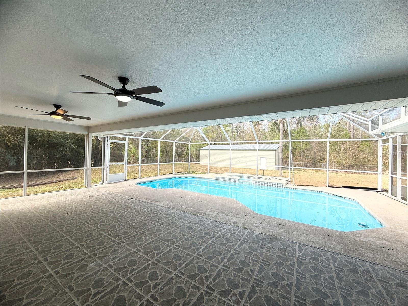 COUNTRY SIDE MANOR - Residential