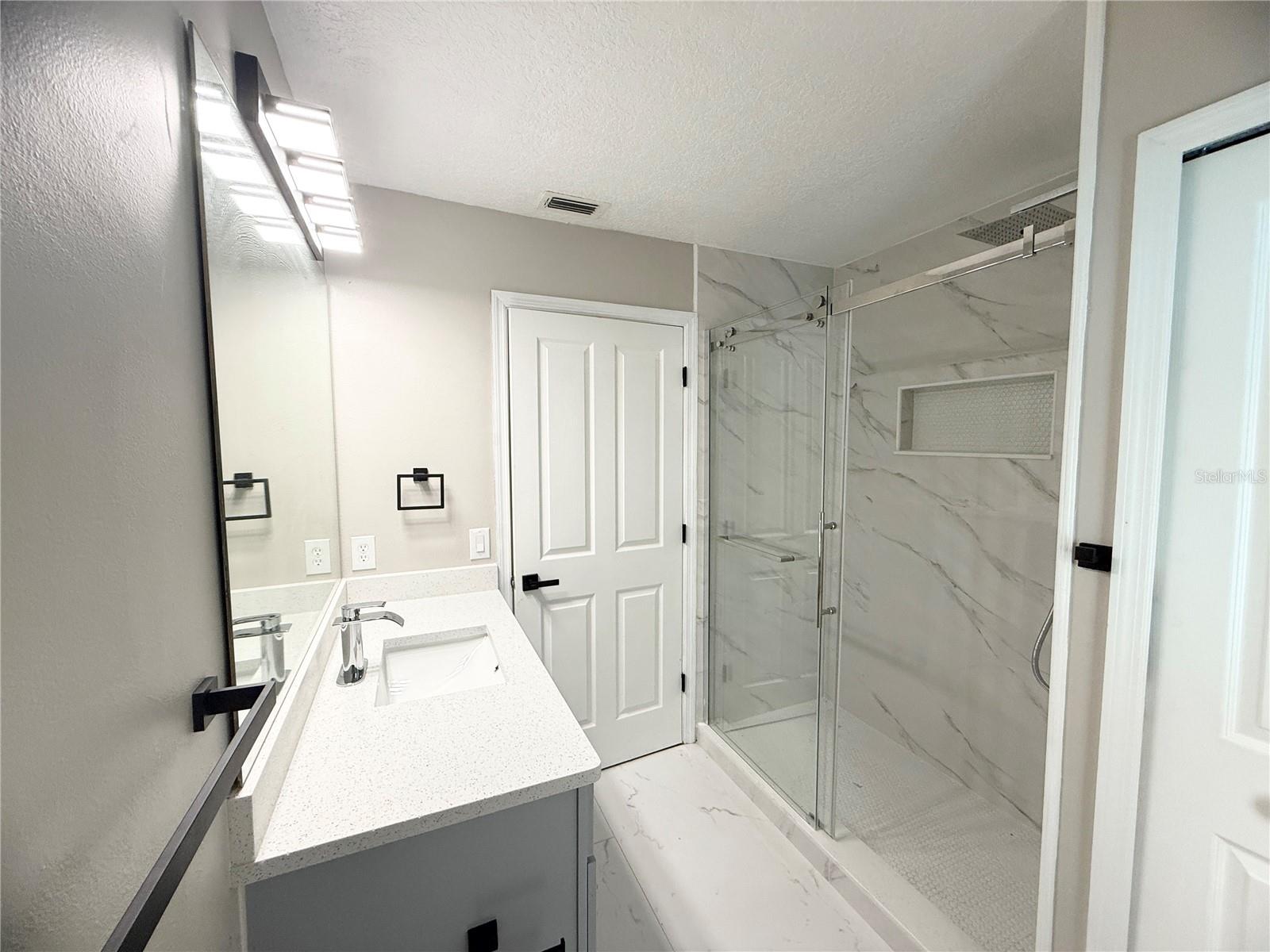 COUNTRY SIDE MANOR - Residential