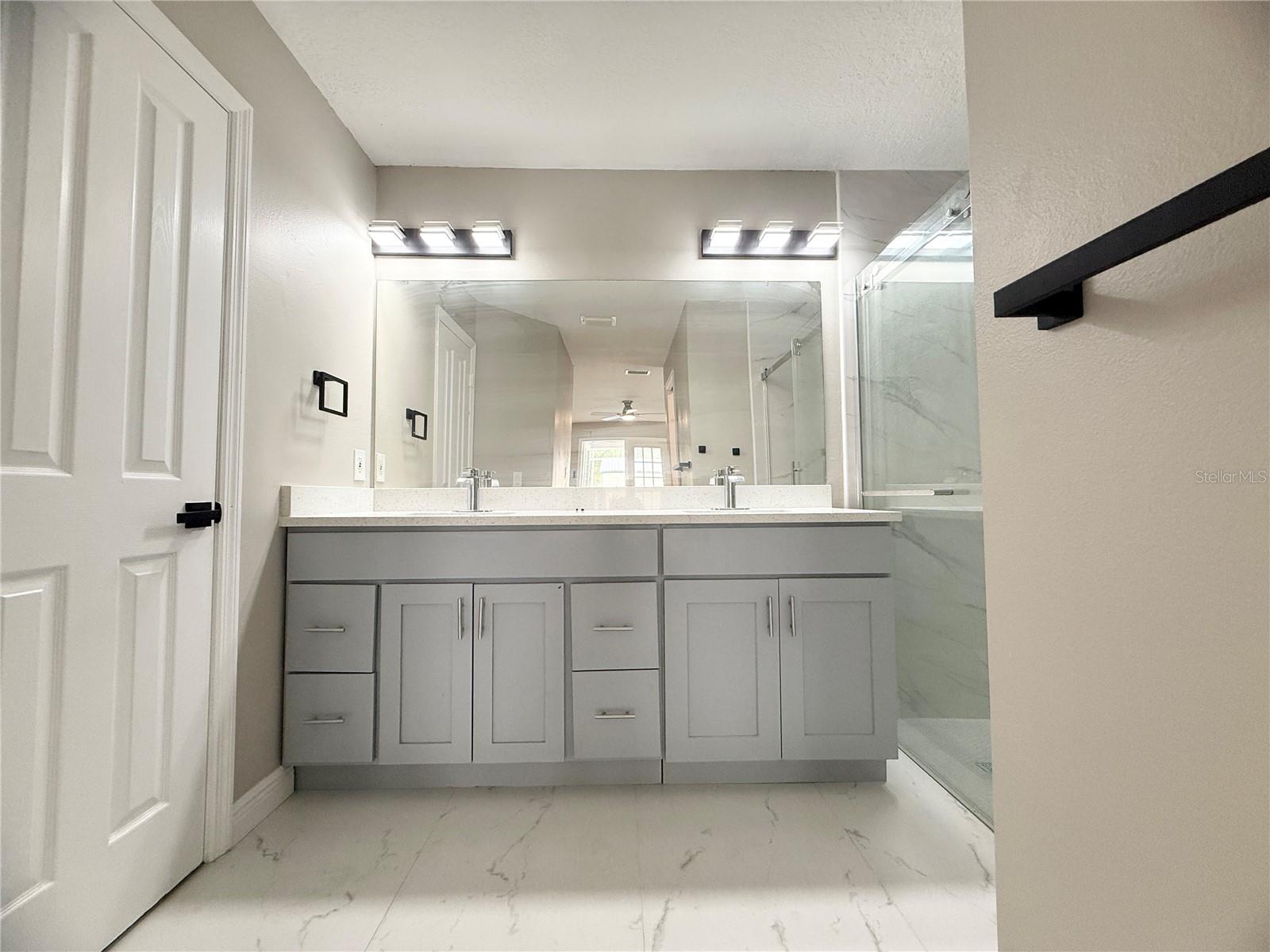 COUNTRY SIDE MANOR - Residential