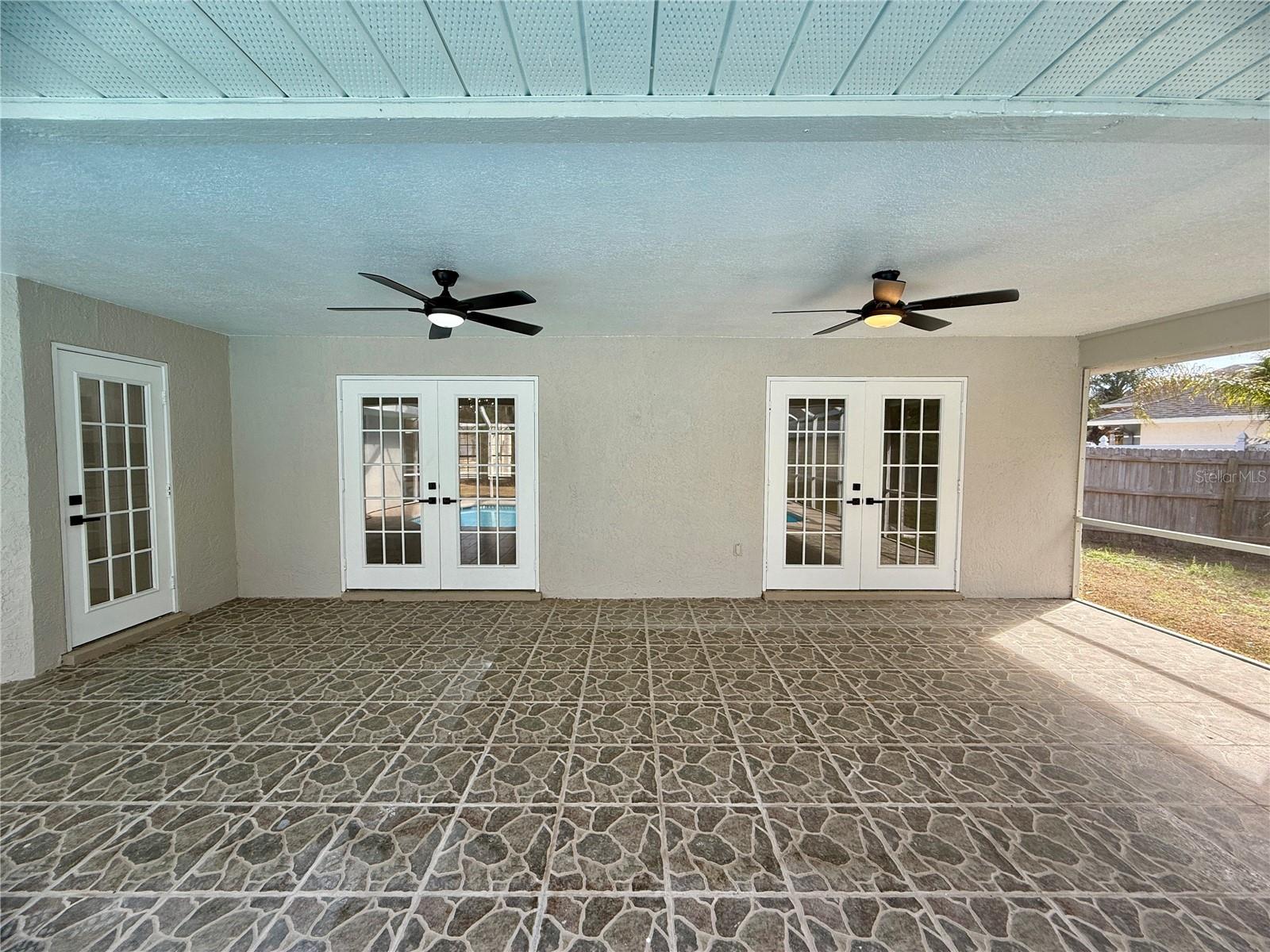 COUNTRY SIDE MANOR - Residential