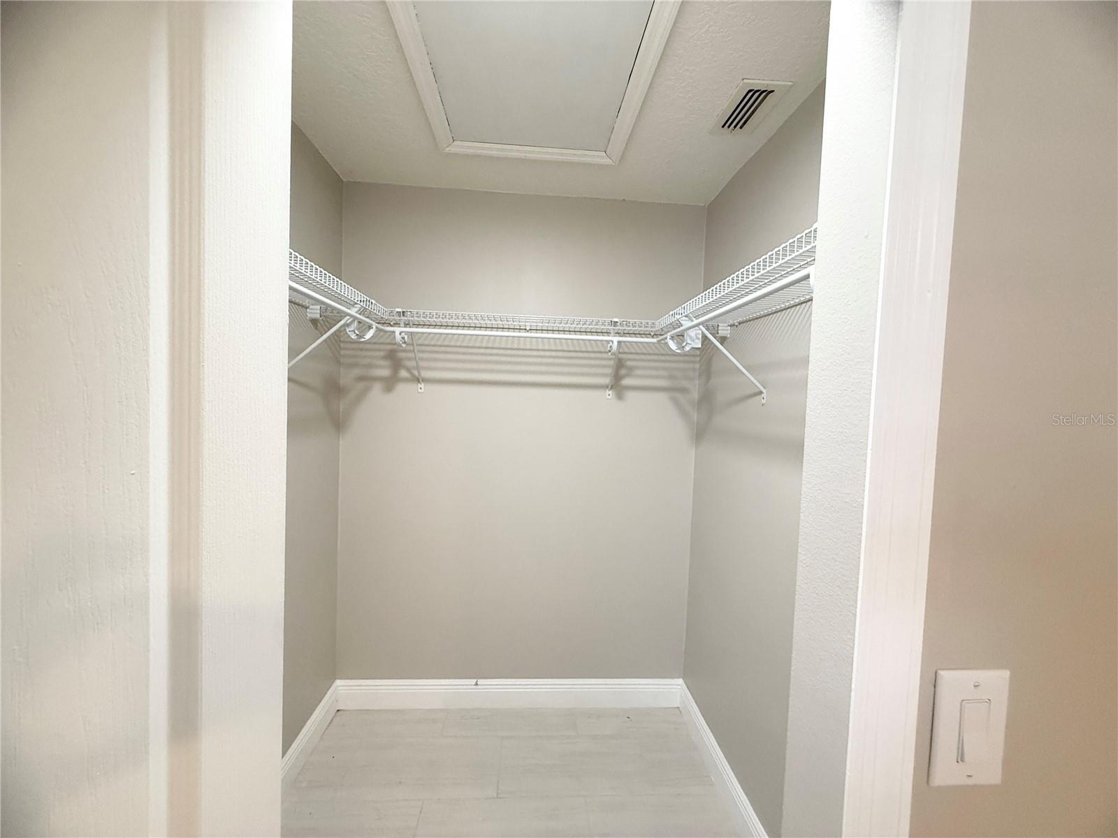 COUNTRY SIDE MANOR - Residential