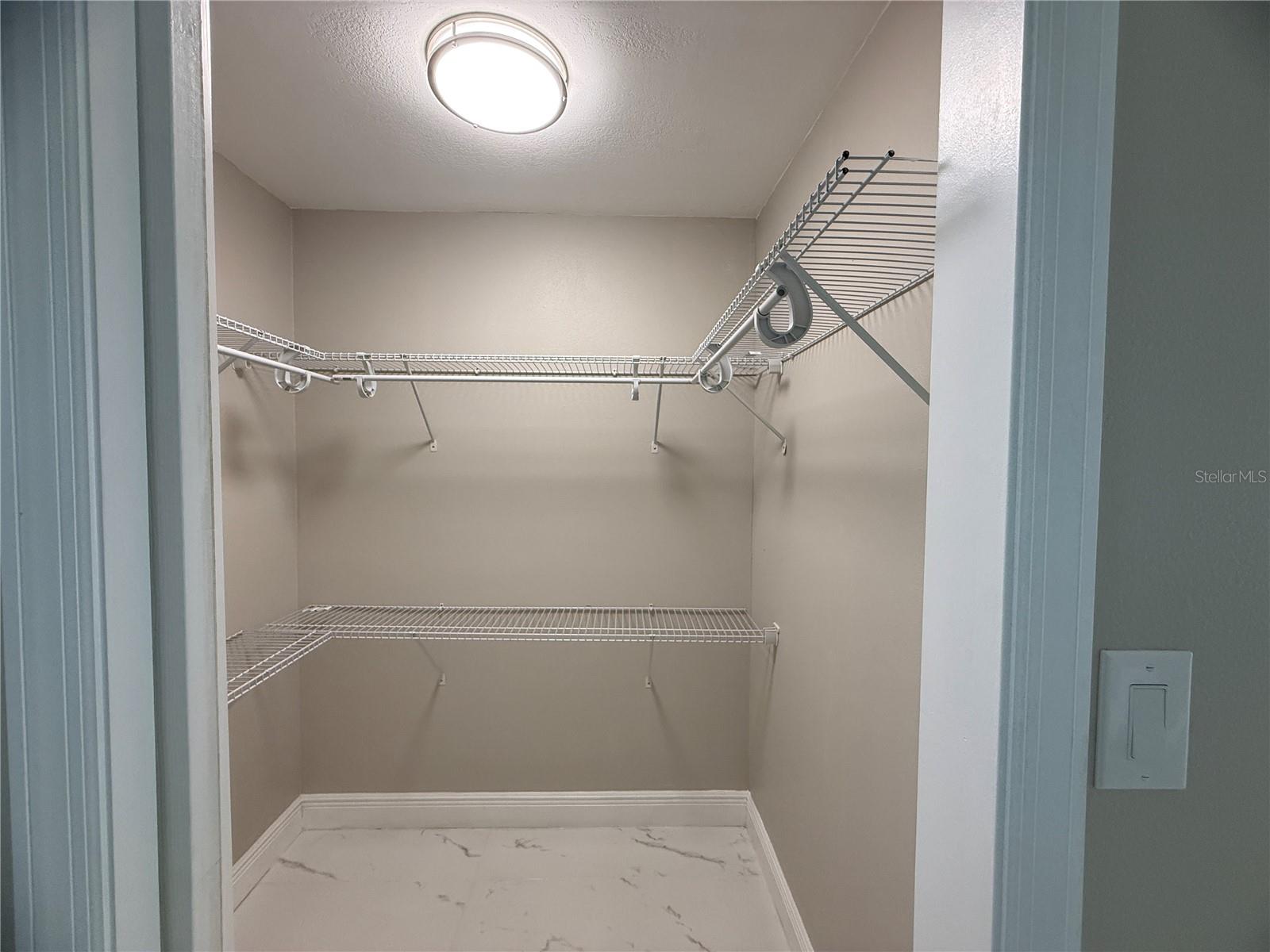 COUNTRY SIDE MANOR - Residential