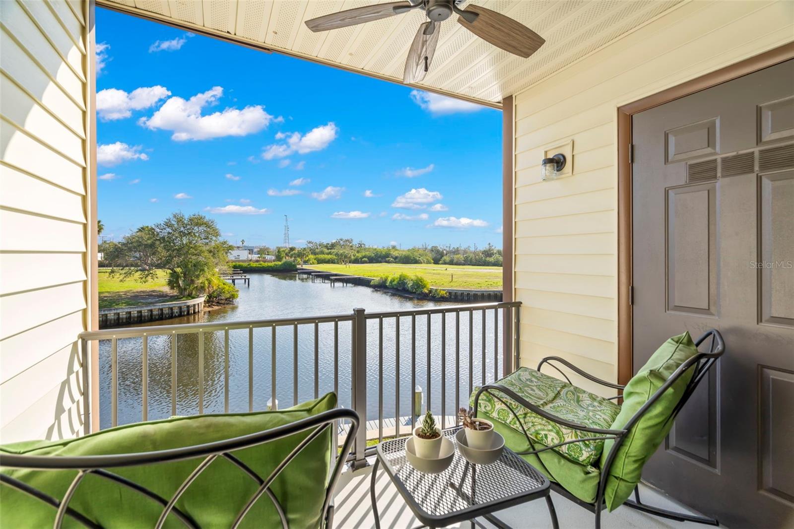 MOORINGS THE CONDO - Residential Lease
