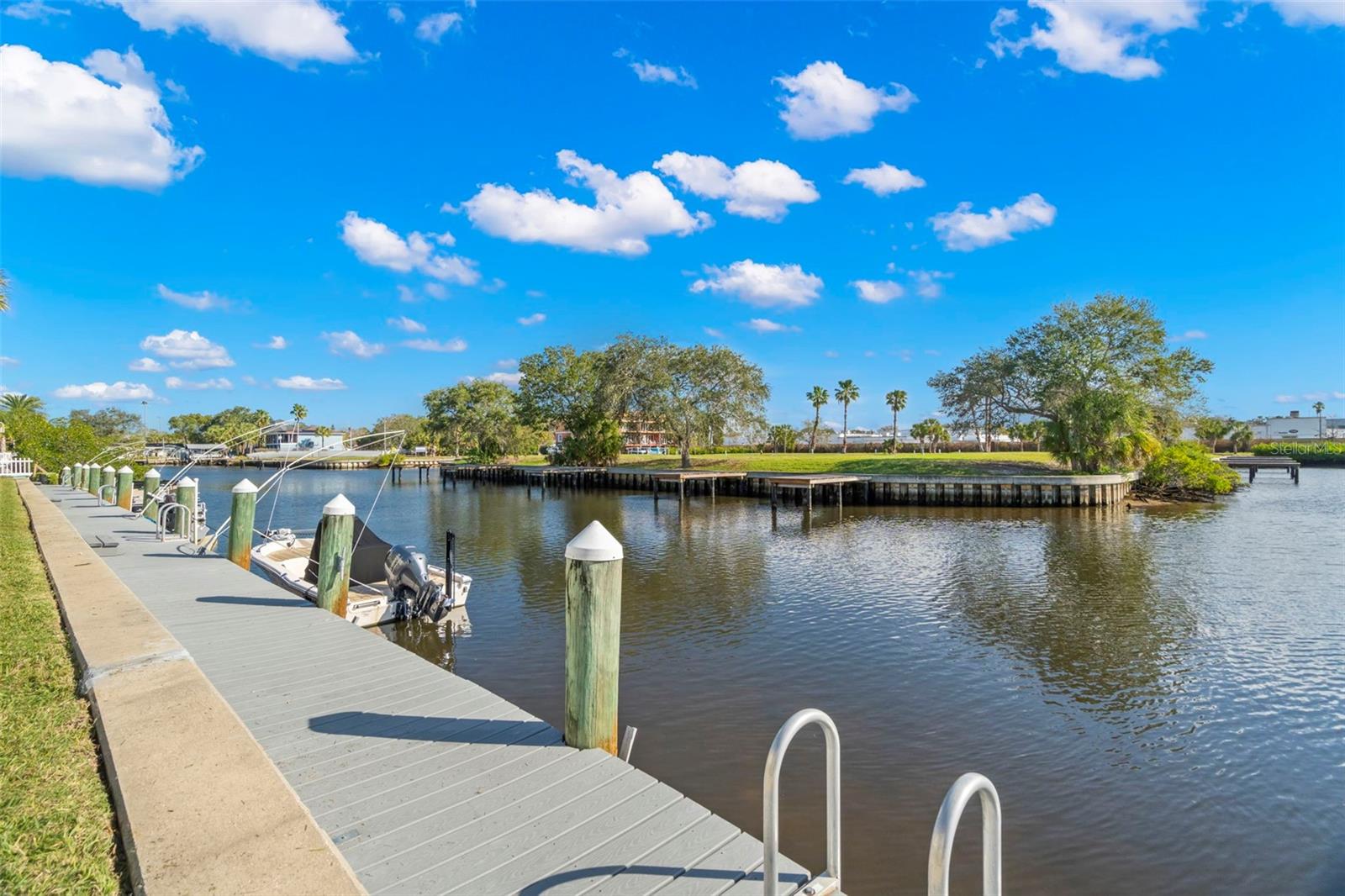 MOORINGS THE CONDO - Residential Lease