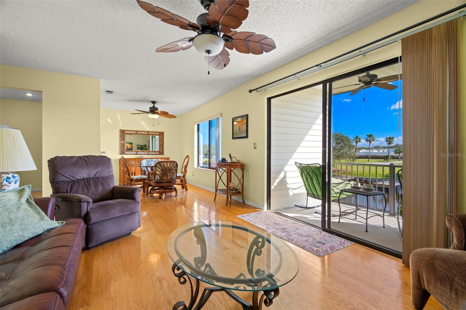 MOORINGS THE CONDO - Residential Lease