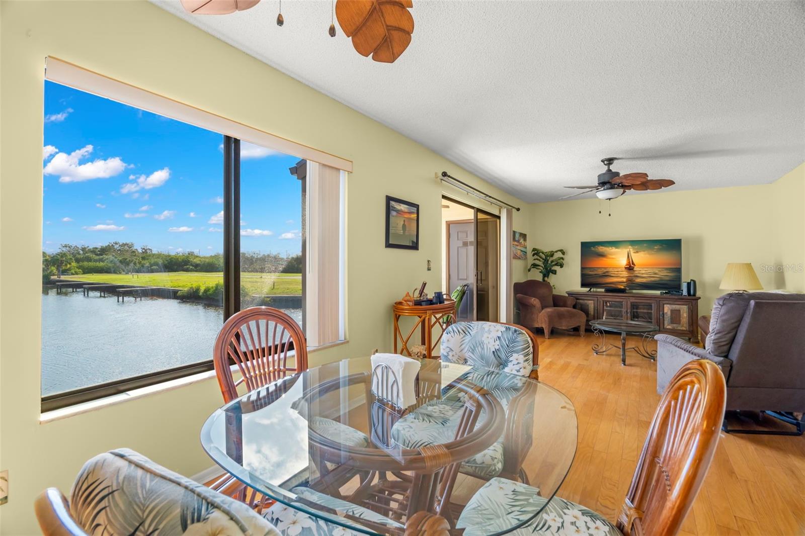 MOORINGS THE CONDO - Residential Lease