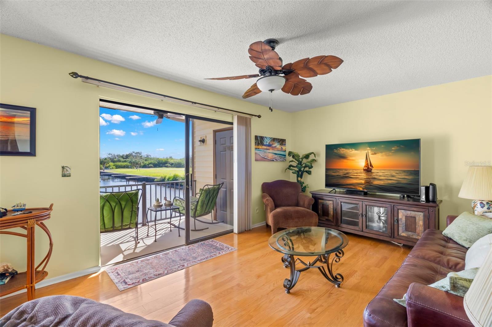 MOORINGS THE CONDO - Residential Lease