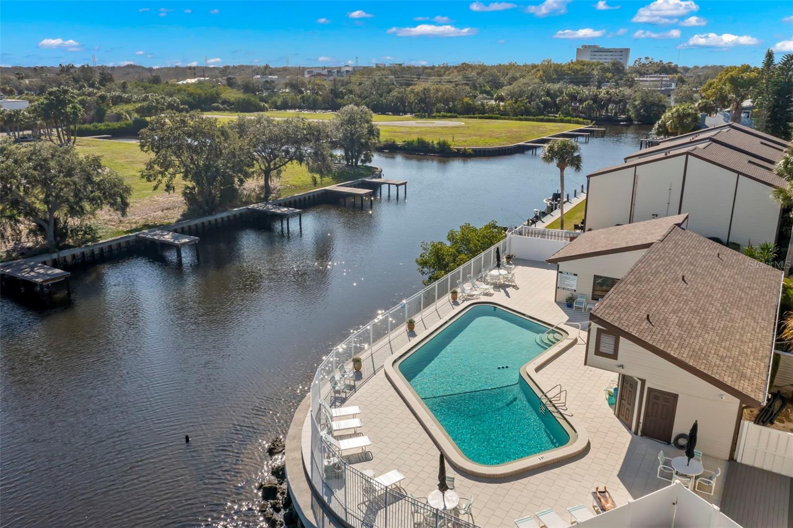 MOORINGS THE CONDO - Residential Lease