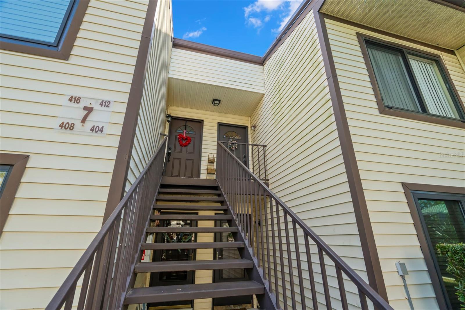 MOORINGS THE CONDO - Residential Lease