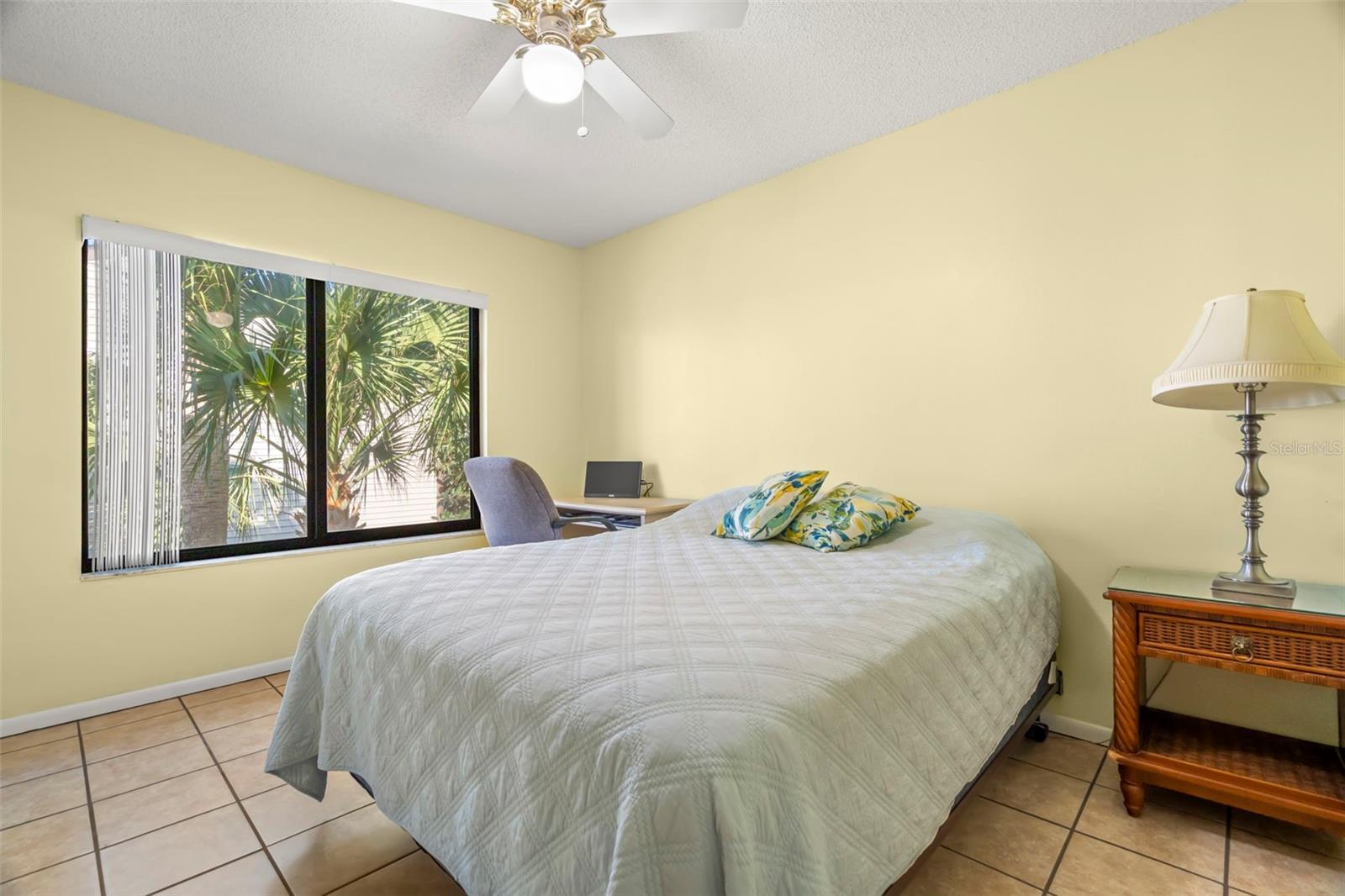 MOORINGS THE CONDO - Residential Lease