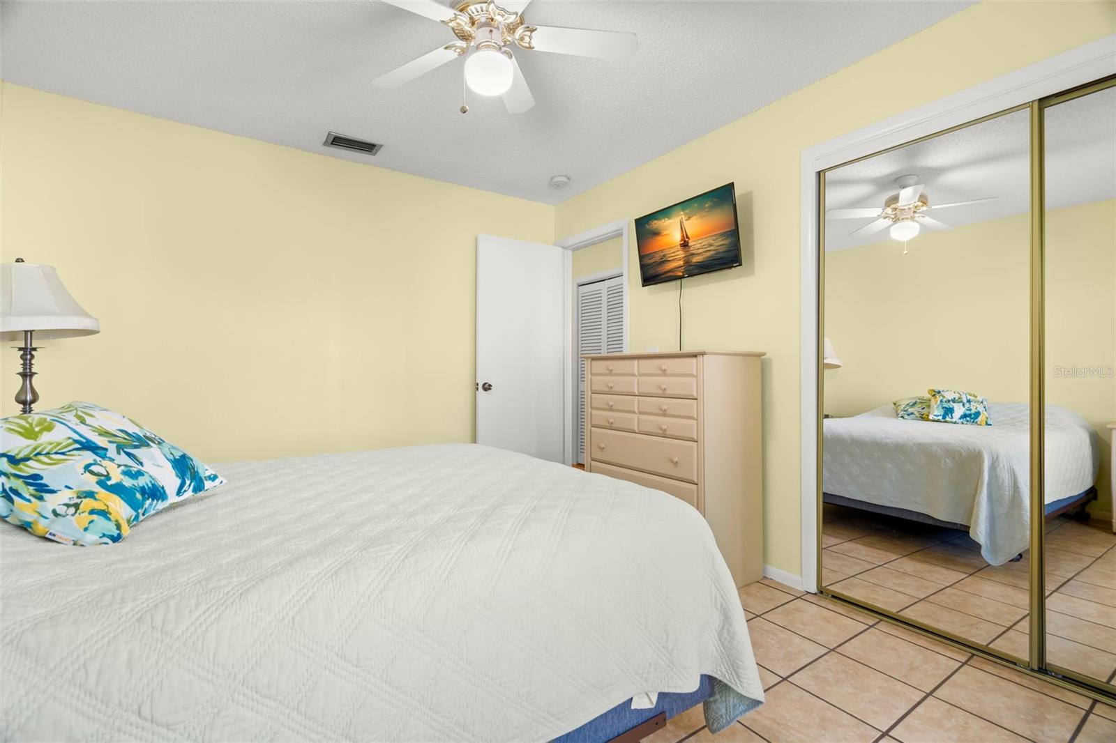 MOORINGS THE CONDO - Residential Lease
