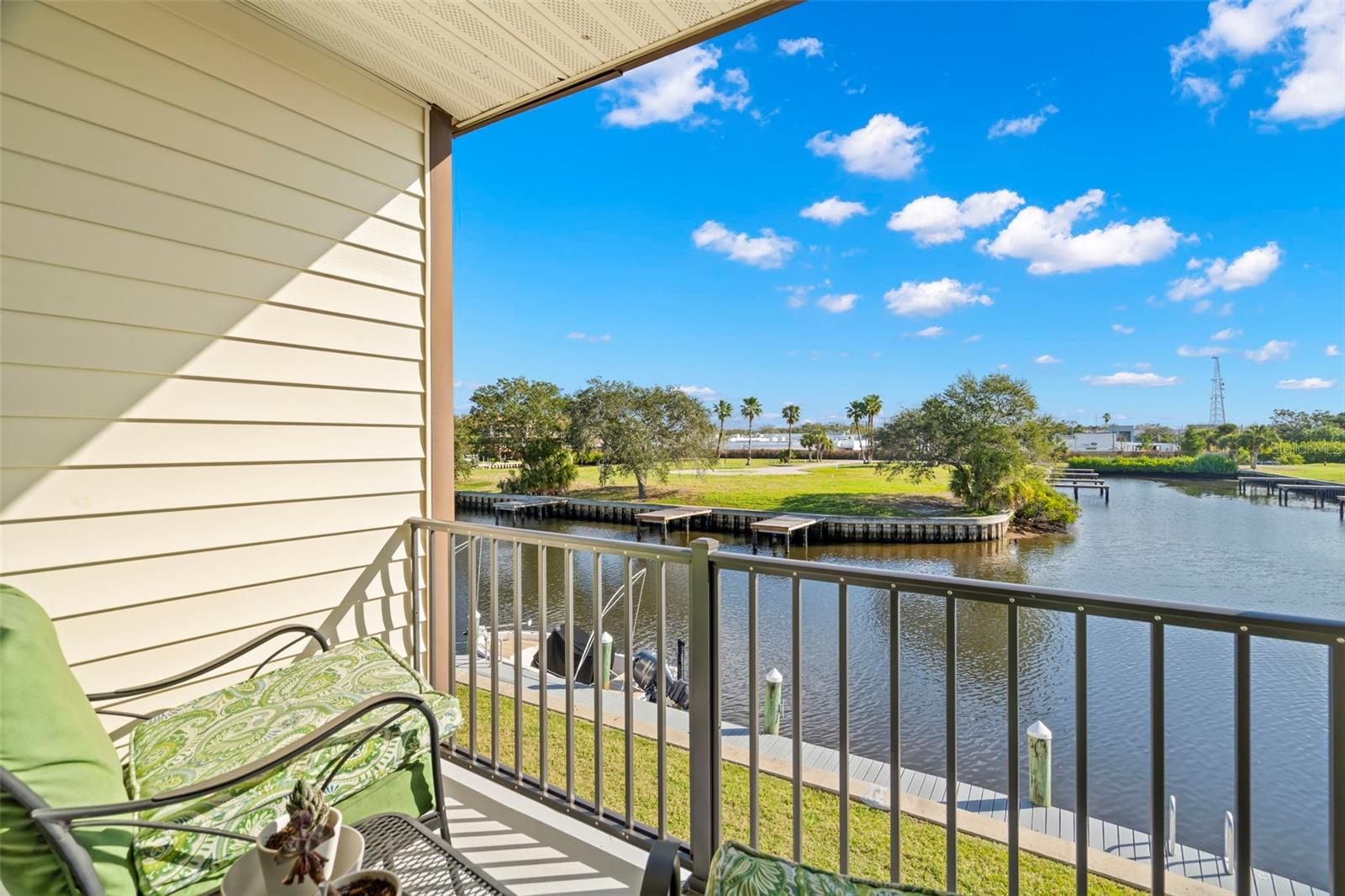 MOORINGS THE CONDO - Residential Lease