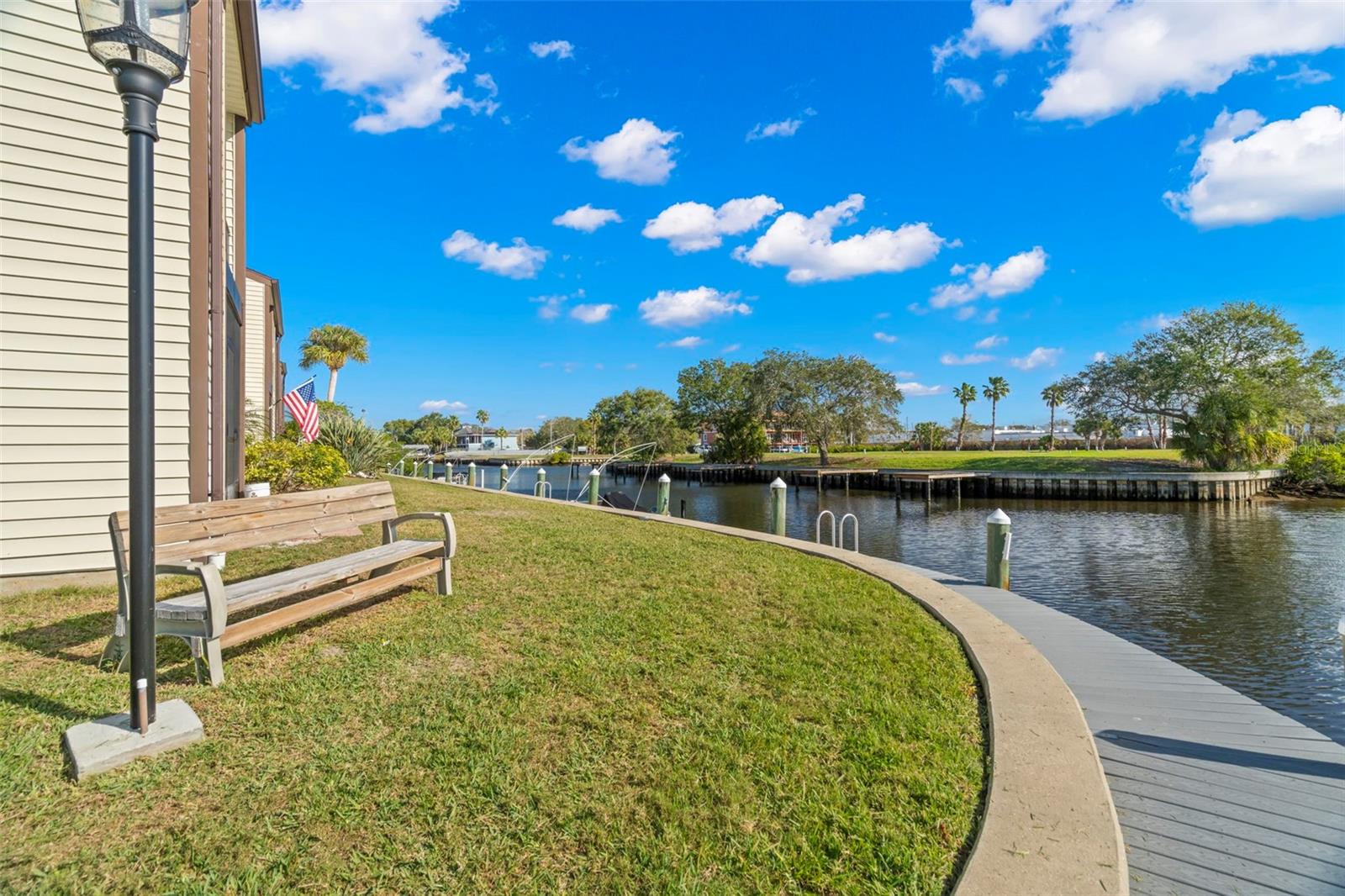 MOORINGS THE CONDO - Residential Lease