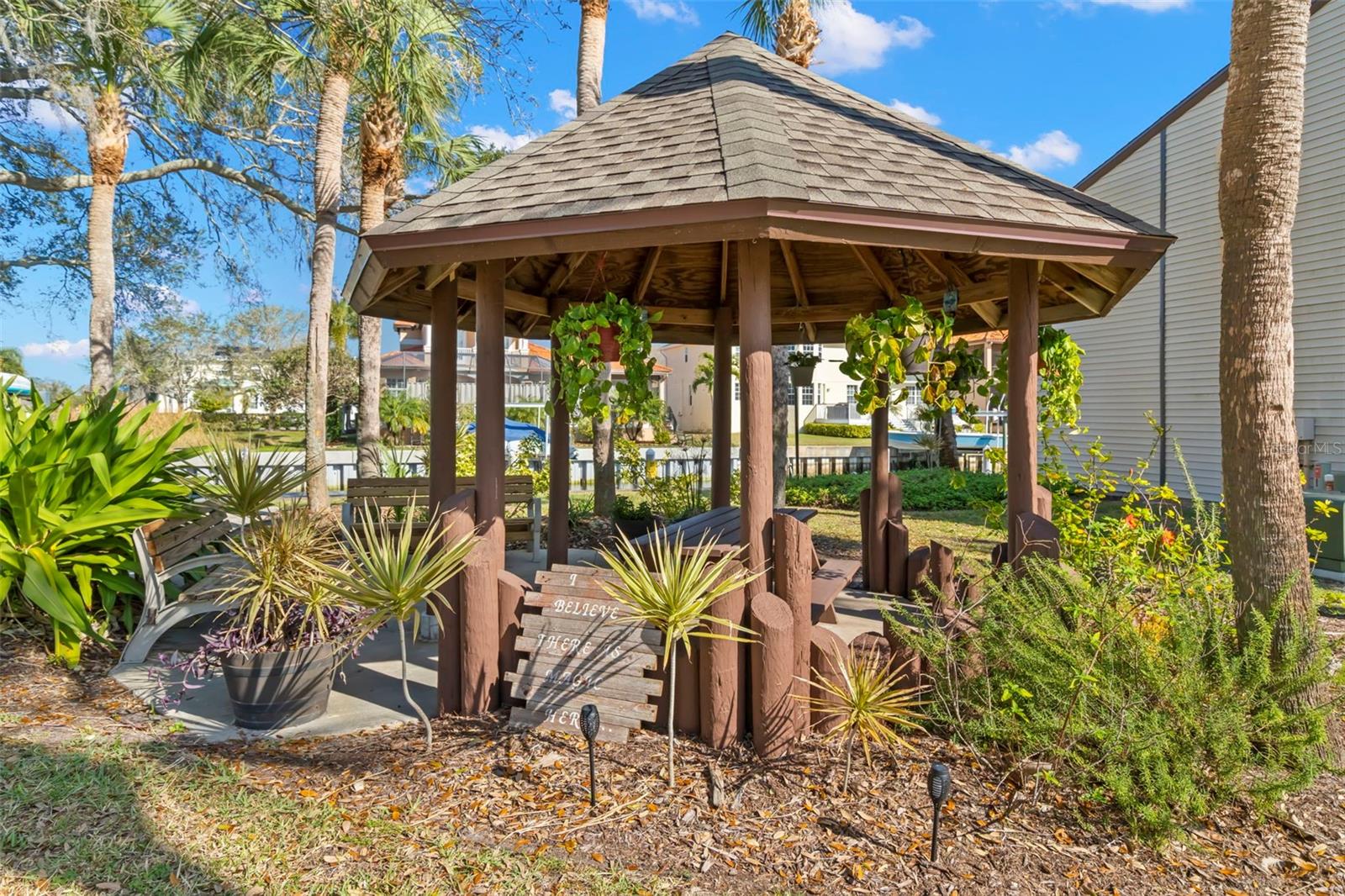MOORINGS THE CONDO - Residential Lease