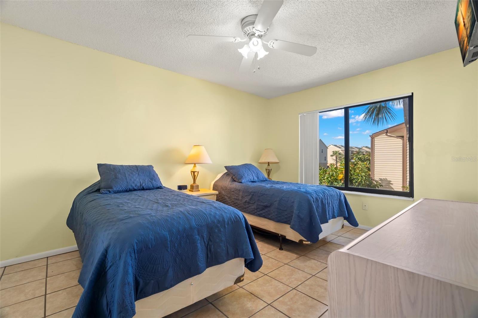 MOORINGS THE CONDO - Residential Lease