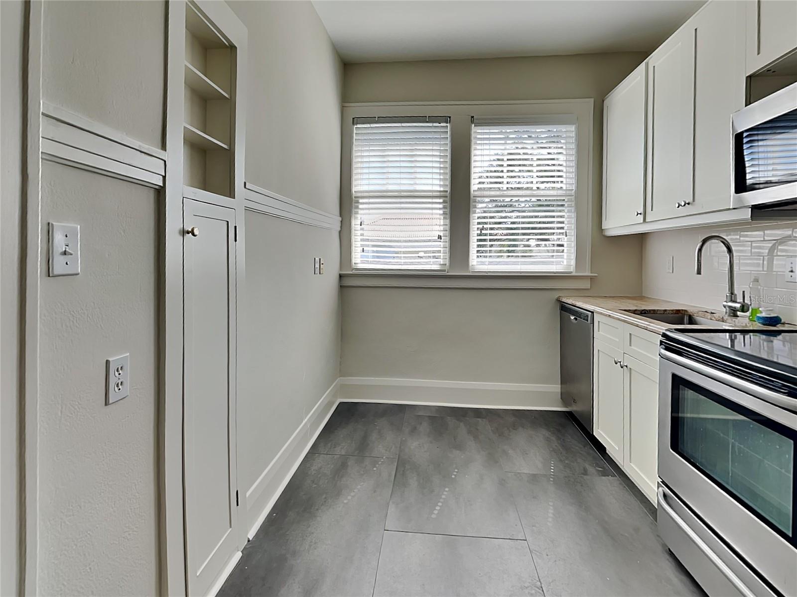 HYDE PARK WEST - Residential Lease