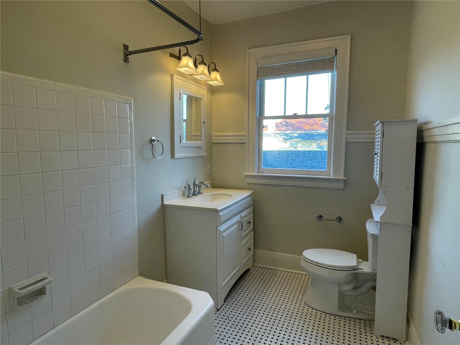 HYDE PARK WEST - Residential Lease