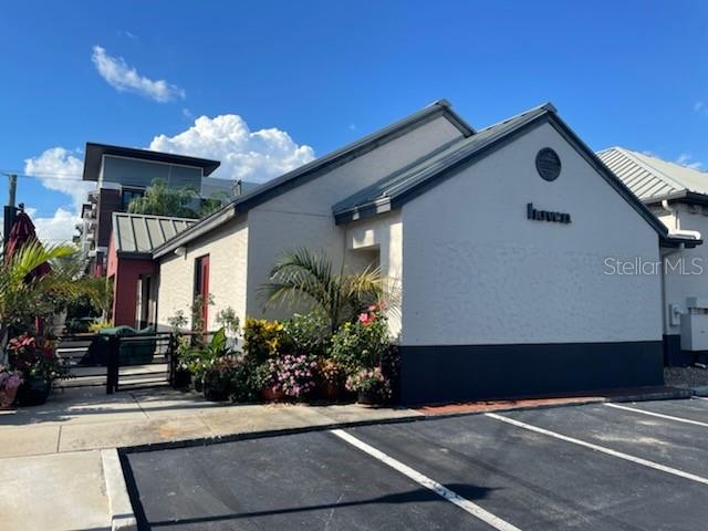 HYDE PARK WEST - Residential Lease