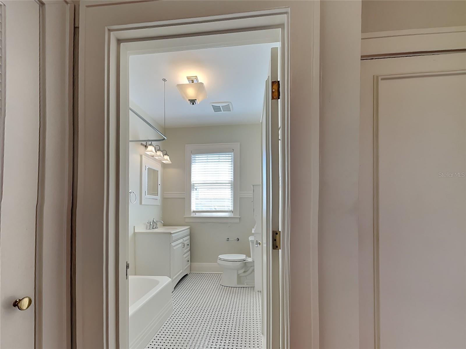 HYDE PARK WEST - Residential Lease