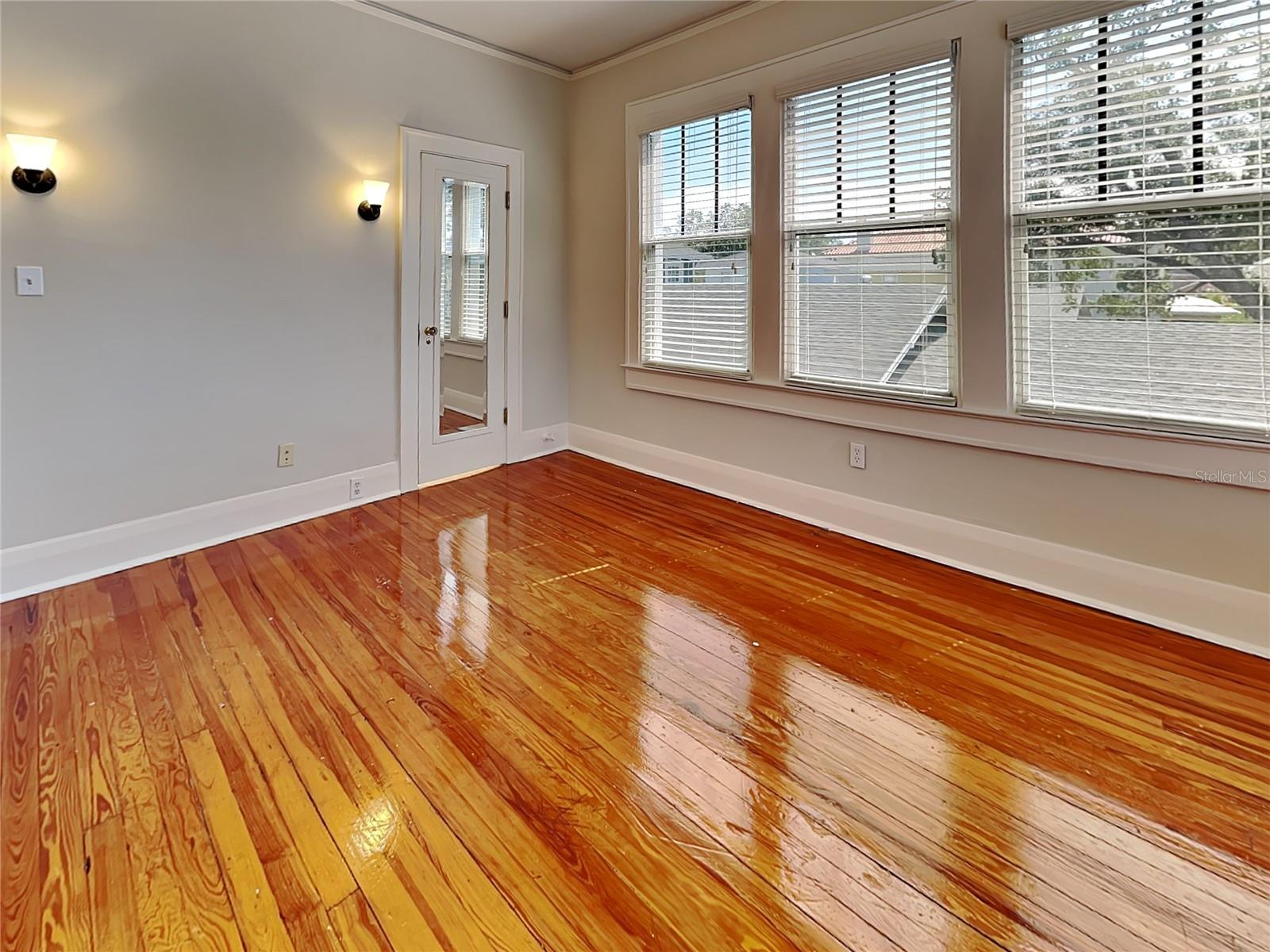 HYDE PARK WEST - Residential Lease