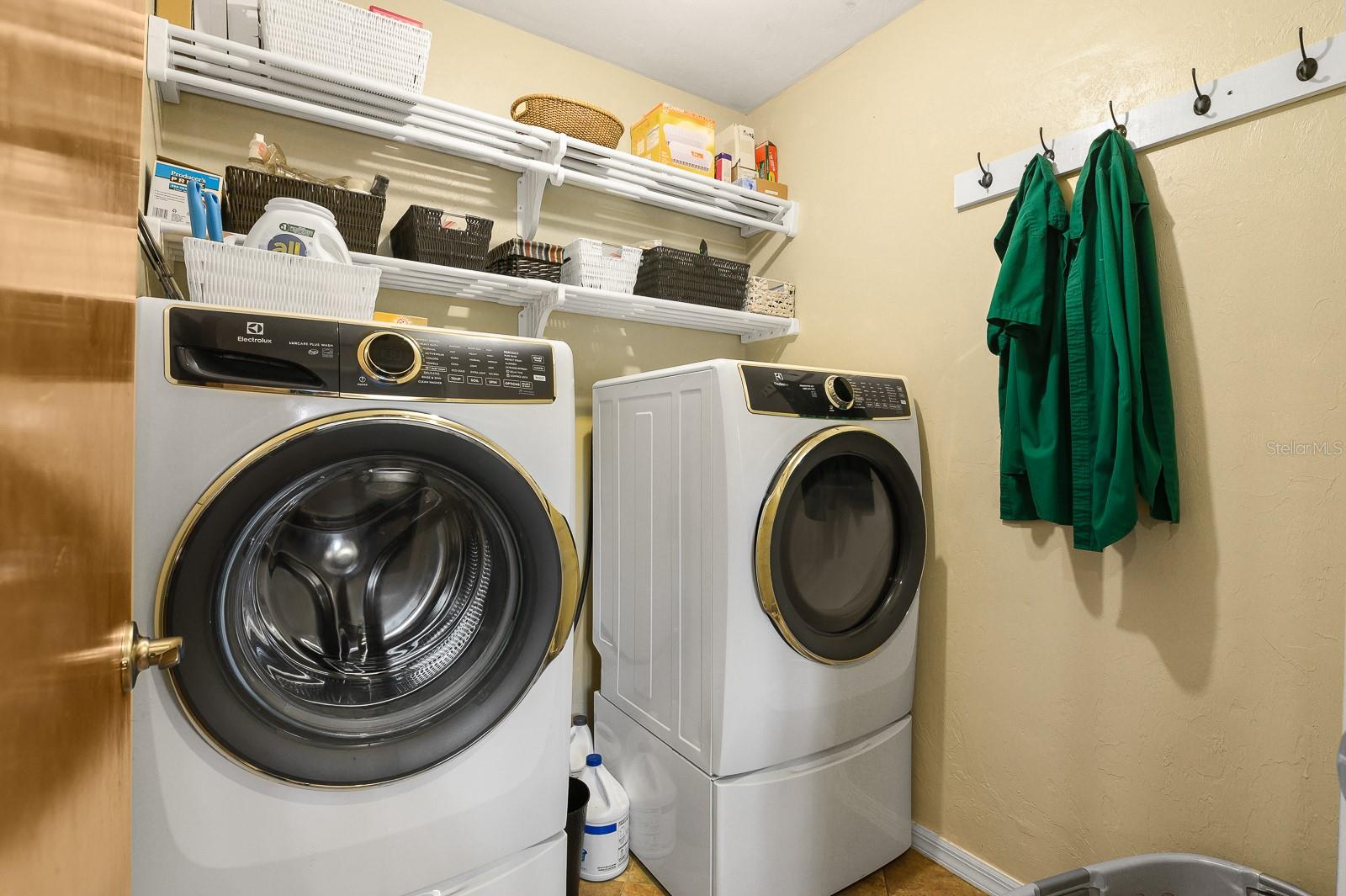 HOLLY HILLS - Residential