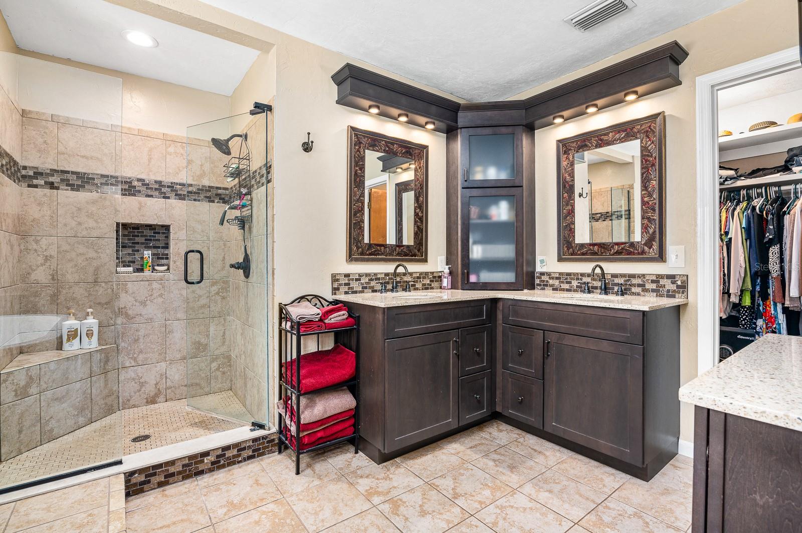 HOLLY HILLS - Residential