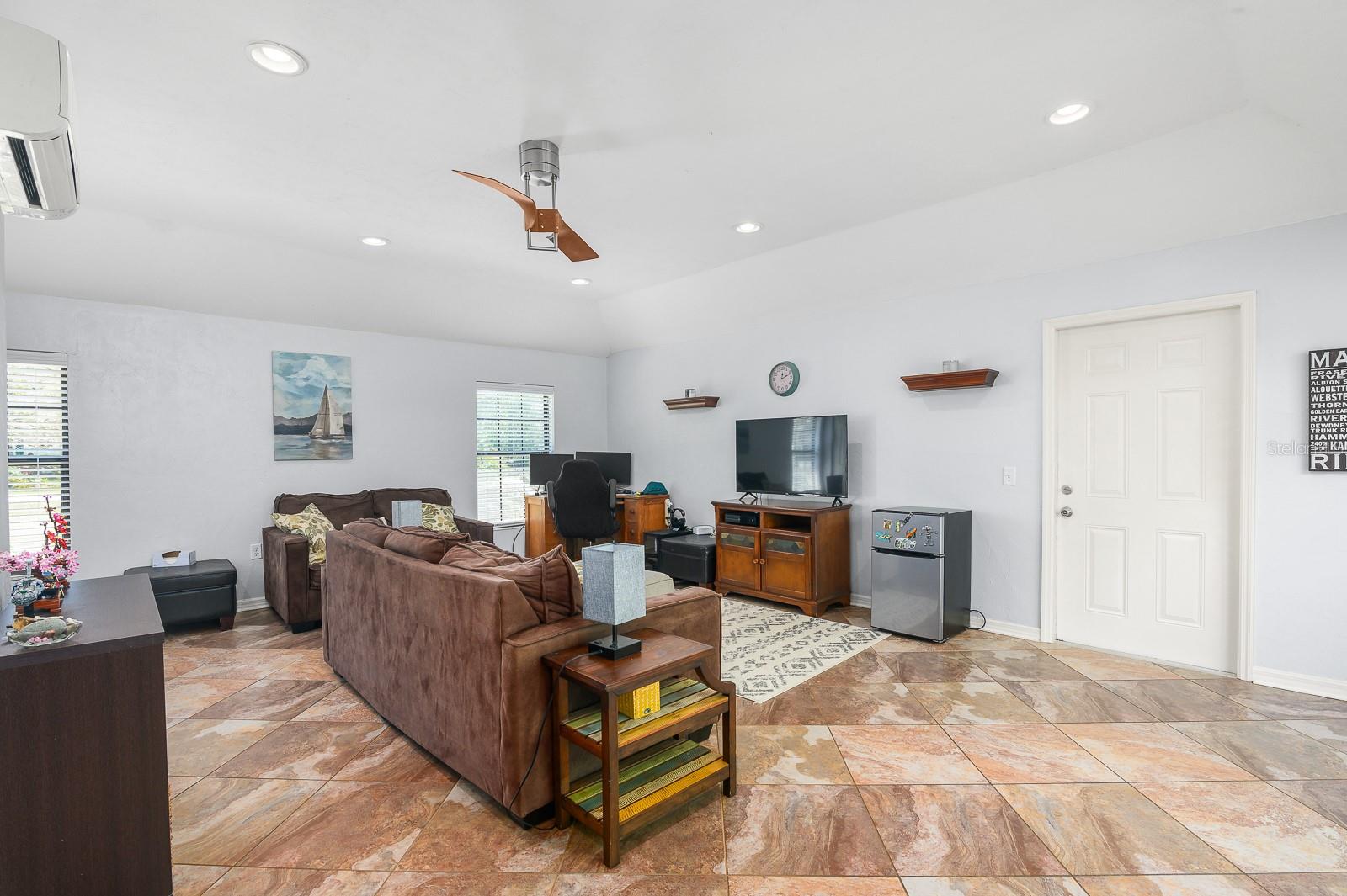 HOLLY HILLS - Residential