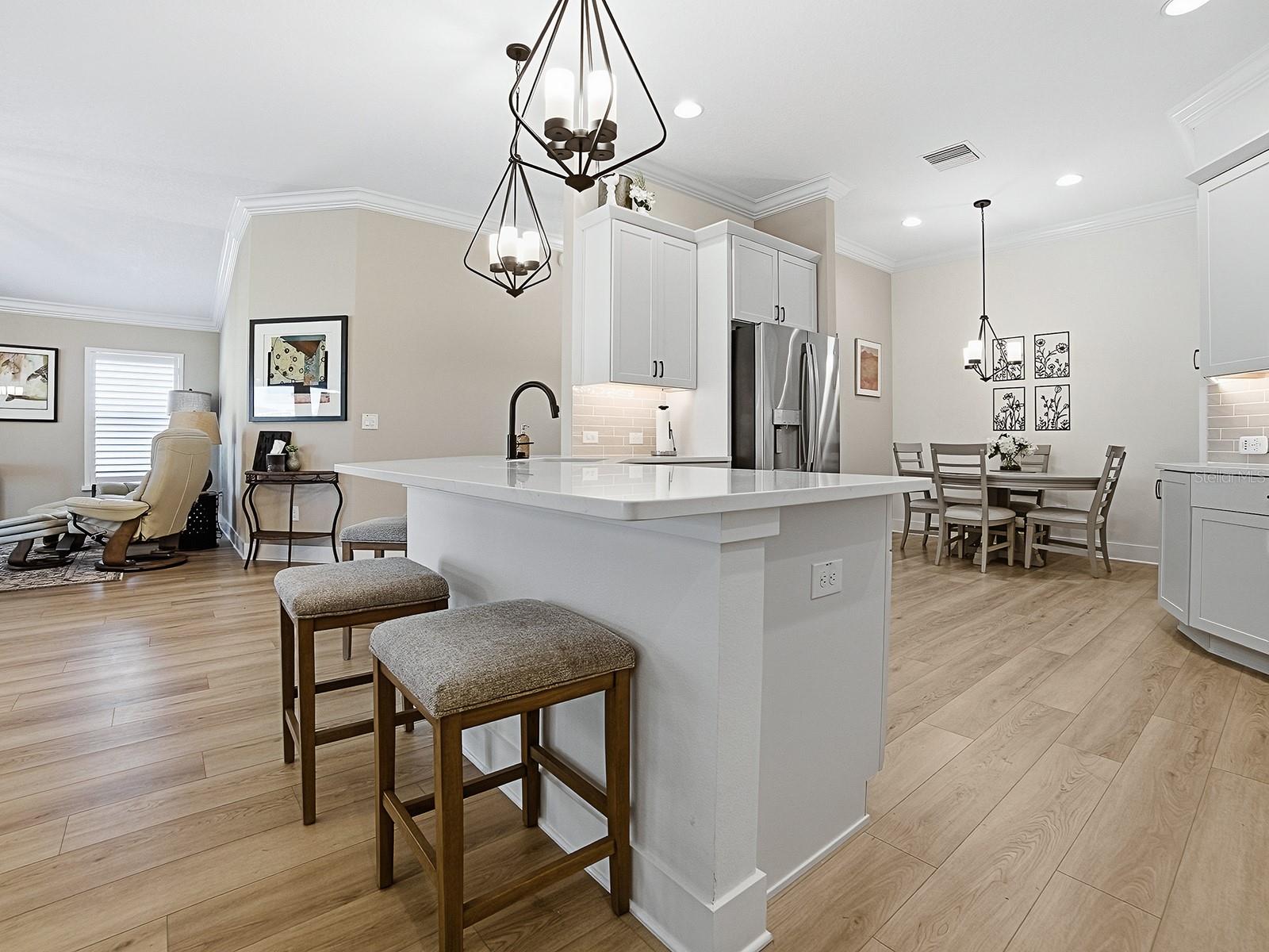 VILLAGES/SOUTHERN OAKS UN 206 - Residential