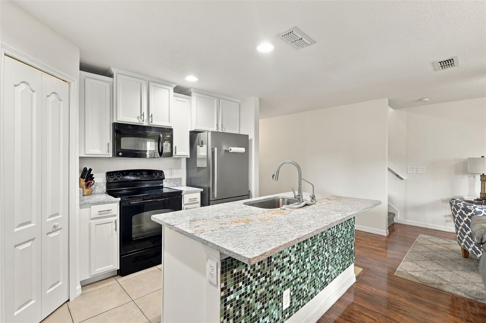 6431 WINDSOR LAKES CIR