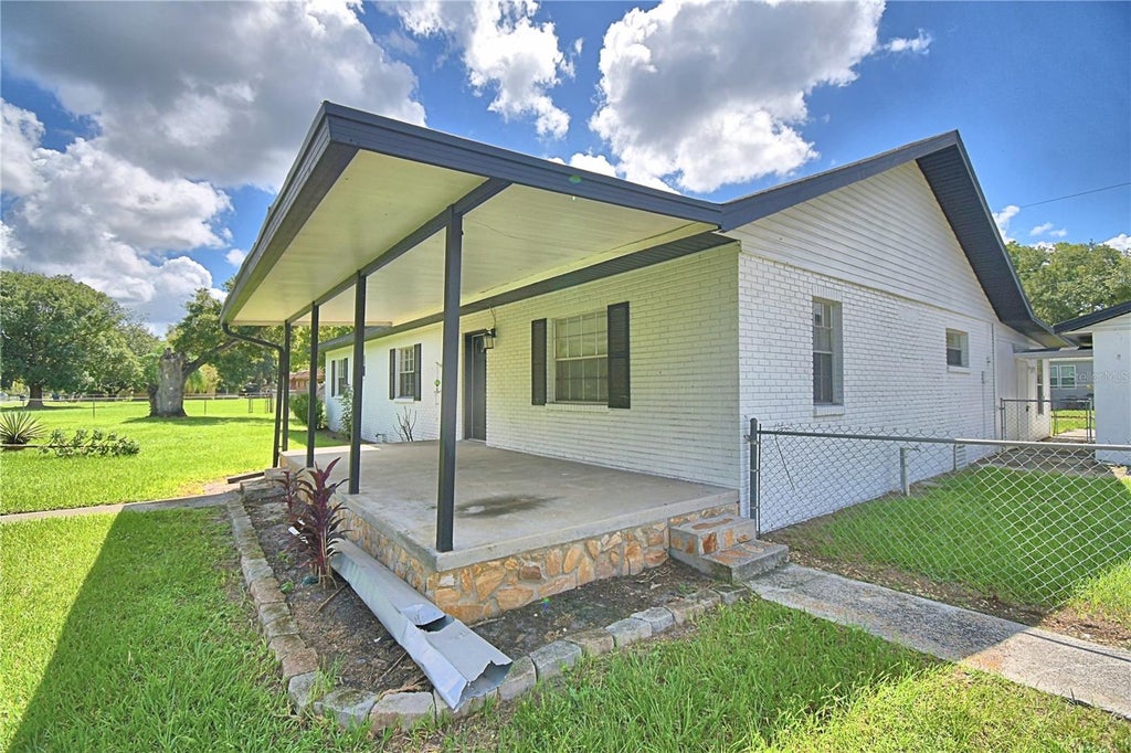 Photo of 3225 Oakland Road N, Lakeland, FL 33801 (MLS # L4964982)