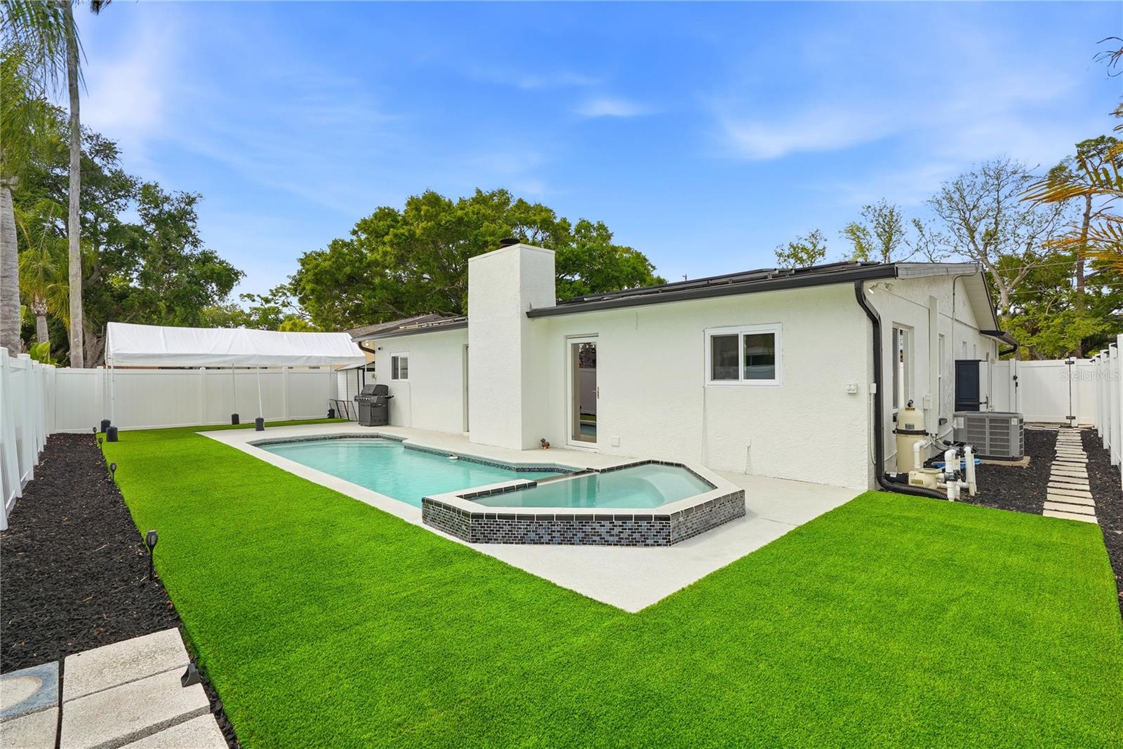 SEMINOLE PINES SUB PH 1 - Residential