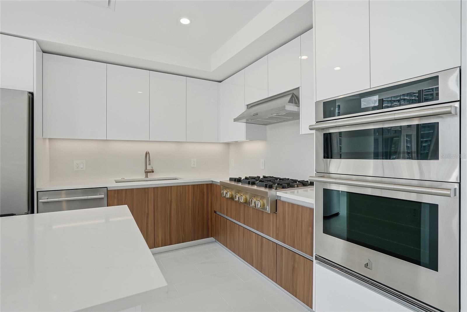 RESIDENCES AT 400 CENTRAL - Residential