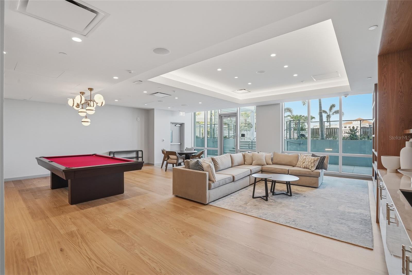 RESIDENCES AT 400 CENTRAL - Residential