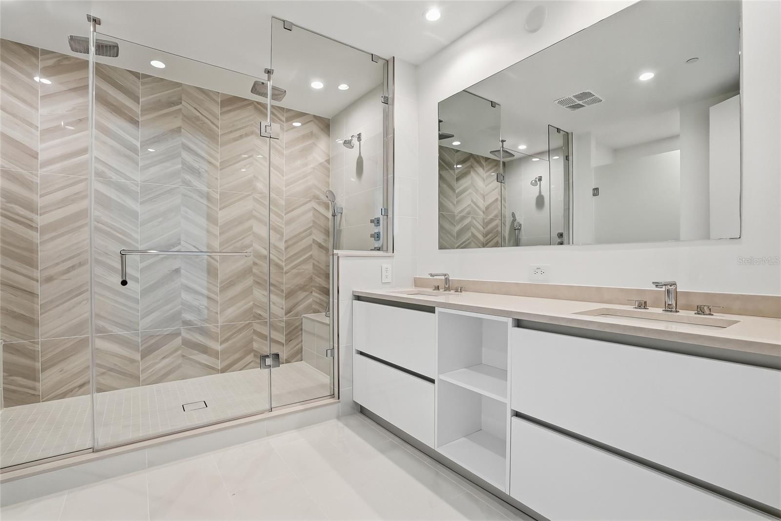 RESIDENCES AT 400 CENTRAL - Residential